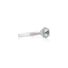 Sunita Nahata Acquamarina 0.41ct. Anello fantasia in 14KWG con diamante Whiting.