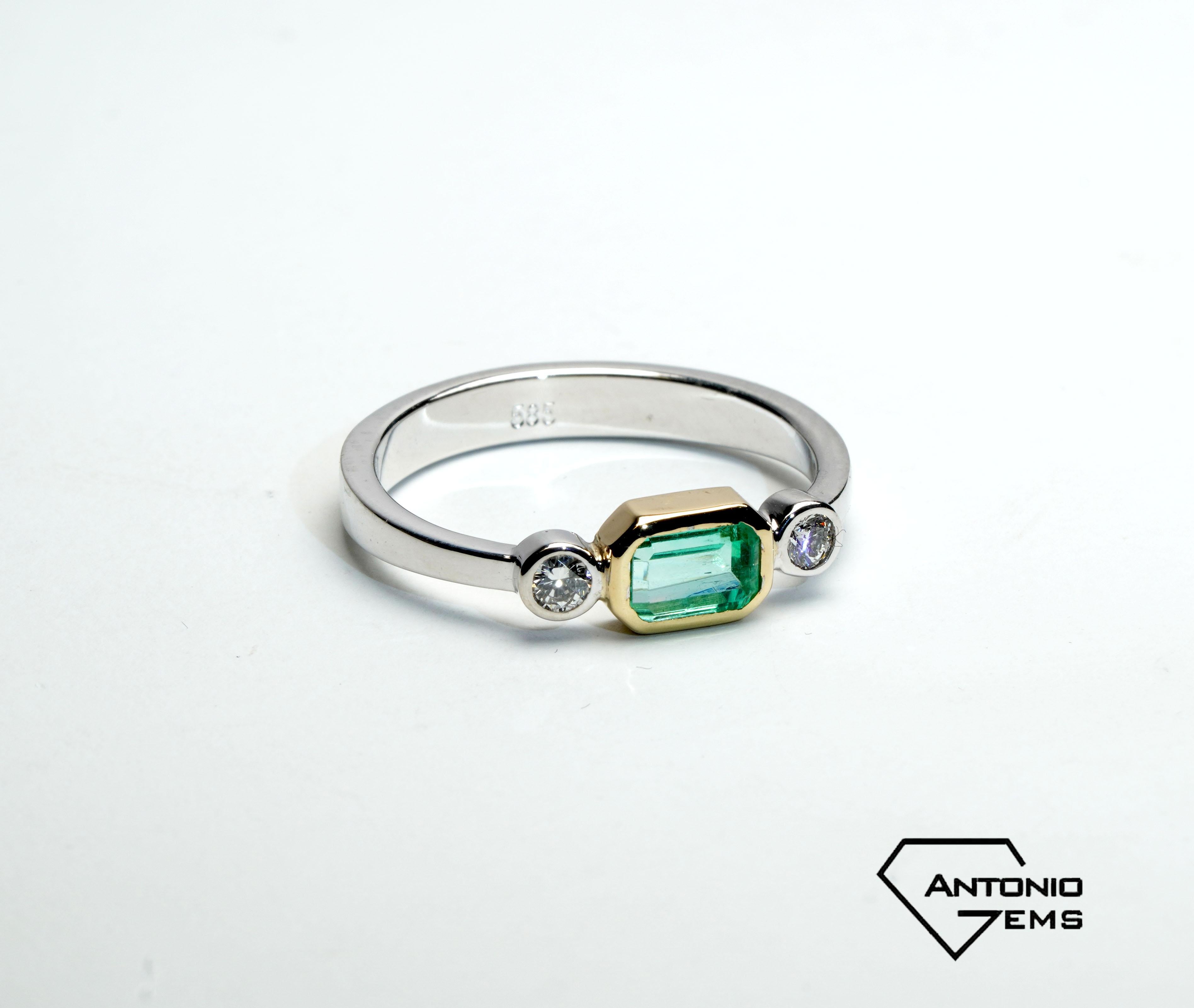 Women's or Men's 0.41 Carat Columbian Emerald Diamond Ring For Sale