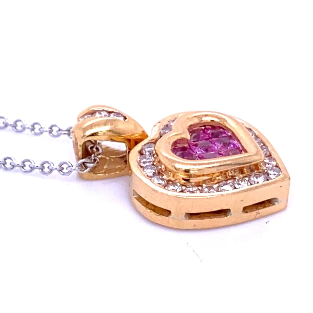 Round Cut 0.41 Carat Diamond/0.41 Carat Pink Sapphire 18K Gold Hearts Pendant Necklace For Sale