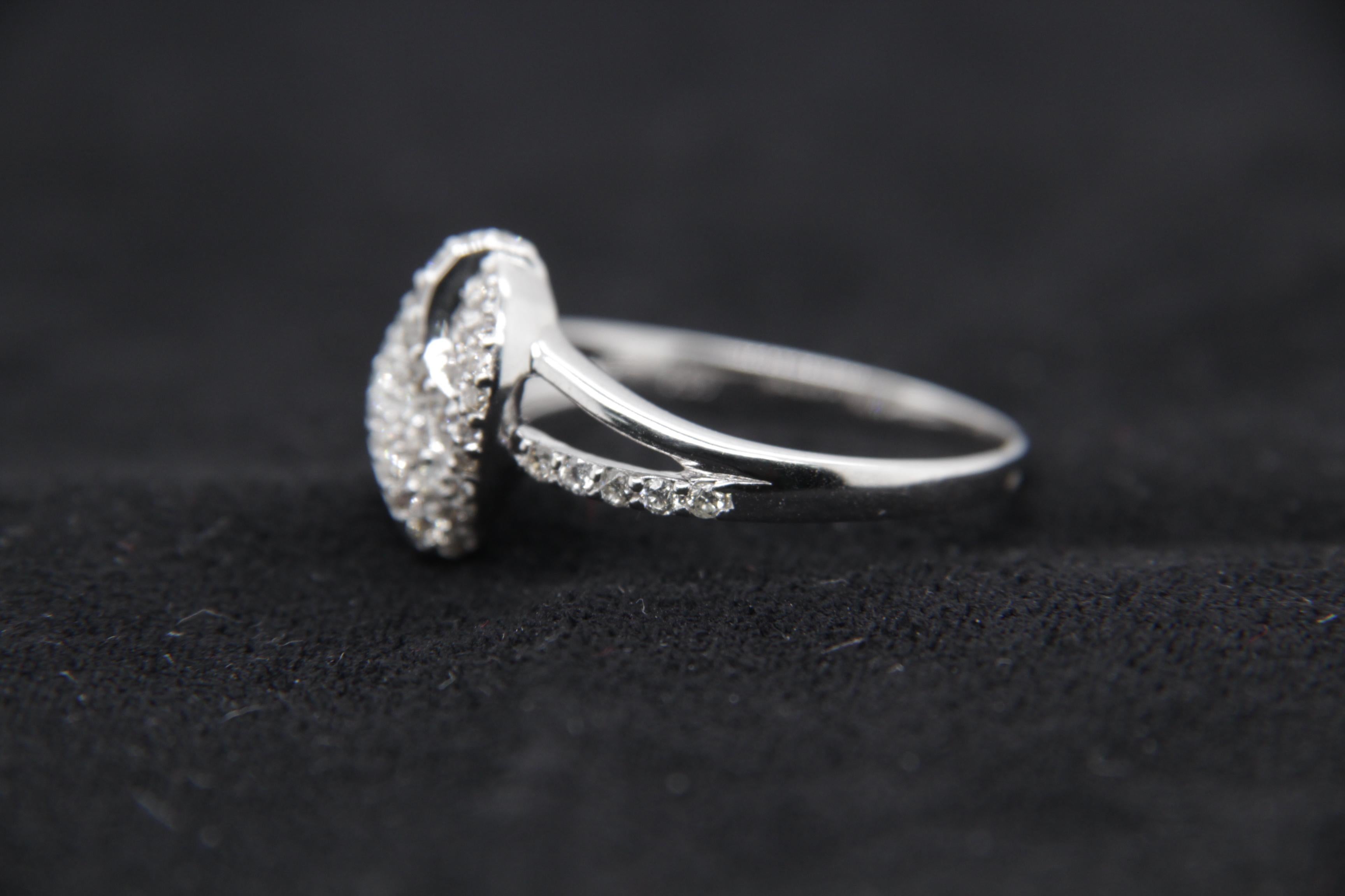 0,41 Karat Diamantring aus 18 Karat Gold mit Diamanten (Rundschliff) im Angebot