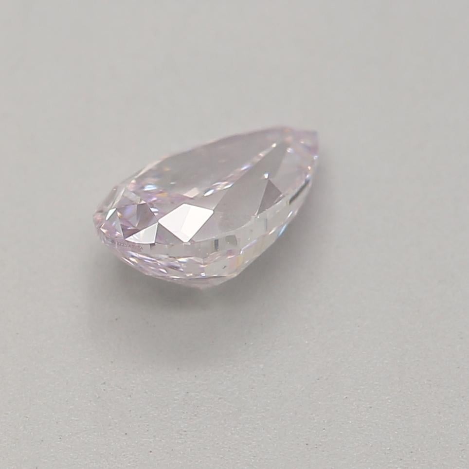 Diamant fantaisie rose clair et violet taille poire de 0,41 carat pureté VS2 certifié GIA Neuf - En vente à Kowloon, HK