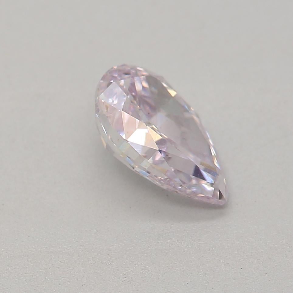 Diamant fantaisie rose clair et violet taille poire de 0,41 carat pureté VS2 certifié GIA Unisexe en vente