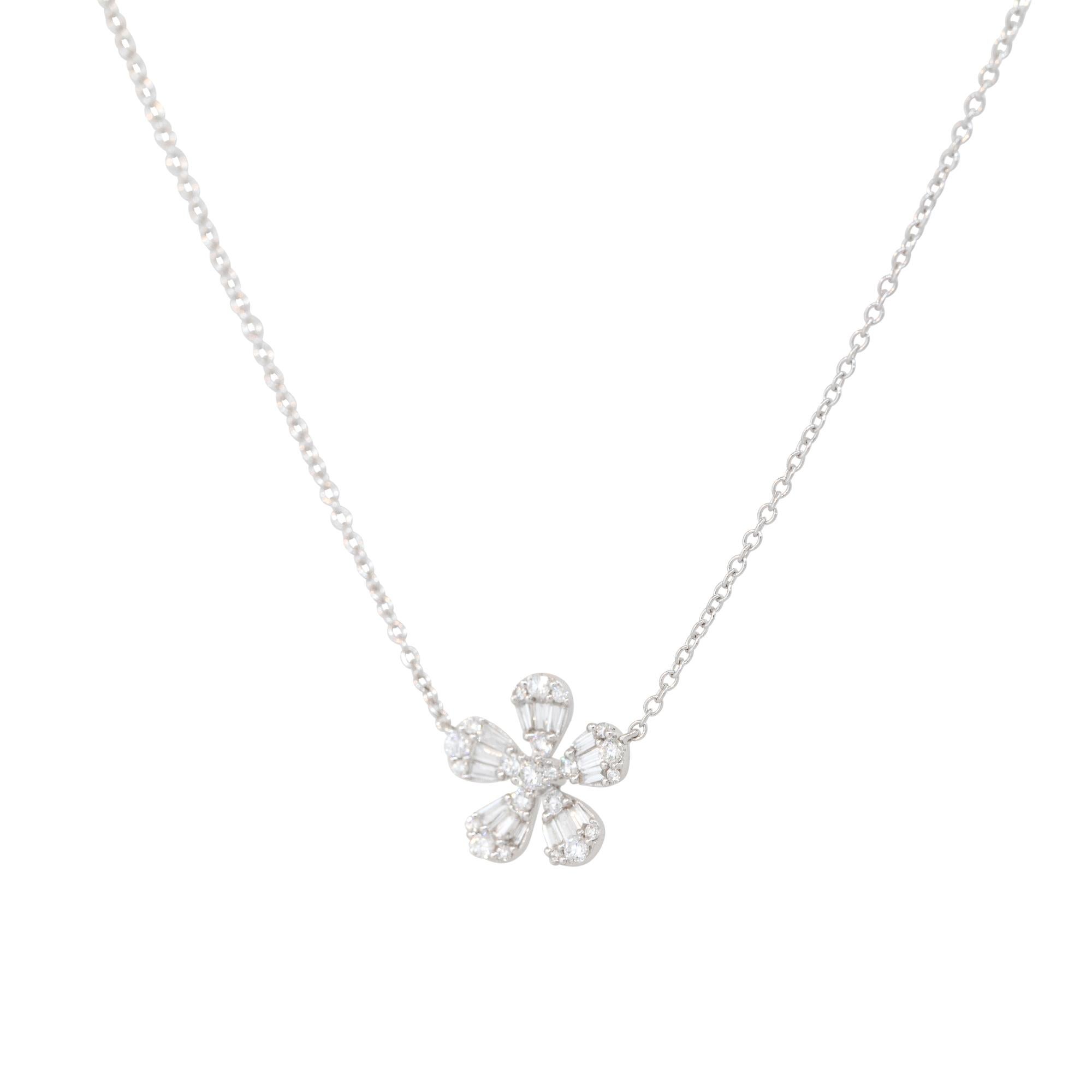 Round Cut 0.41 Carat Pave Diamond Flower Necklace 18 Karat In Stock For Sale