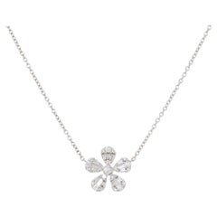 0.41 Carat Pave Diamond Flower Necklace 18 Karat En Stock
