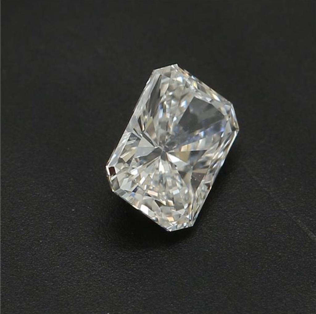 0.41 Carat Radiant shaped diamond IF Clarity GIA Certified For Sale 6