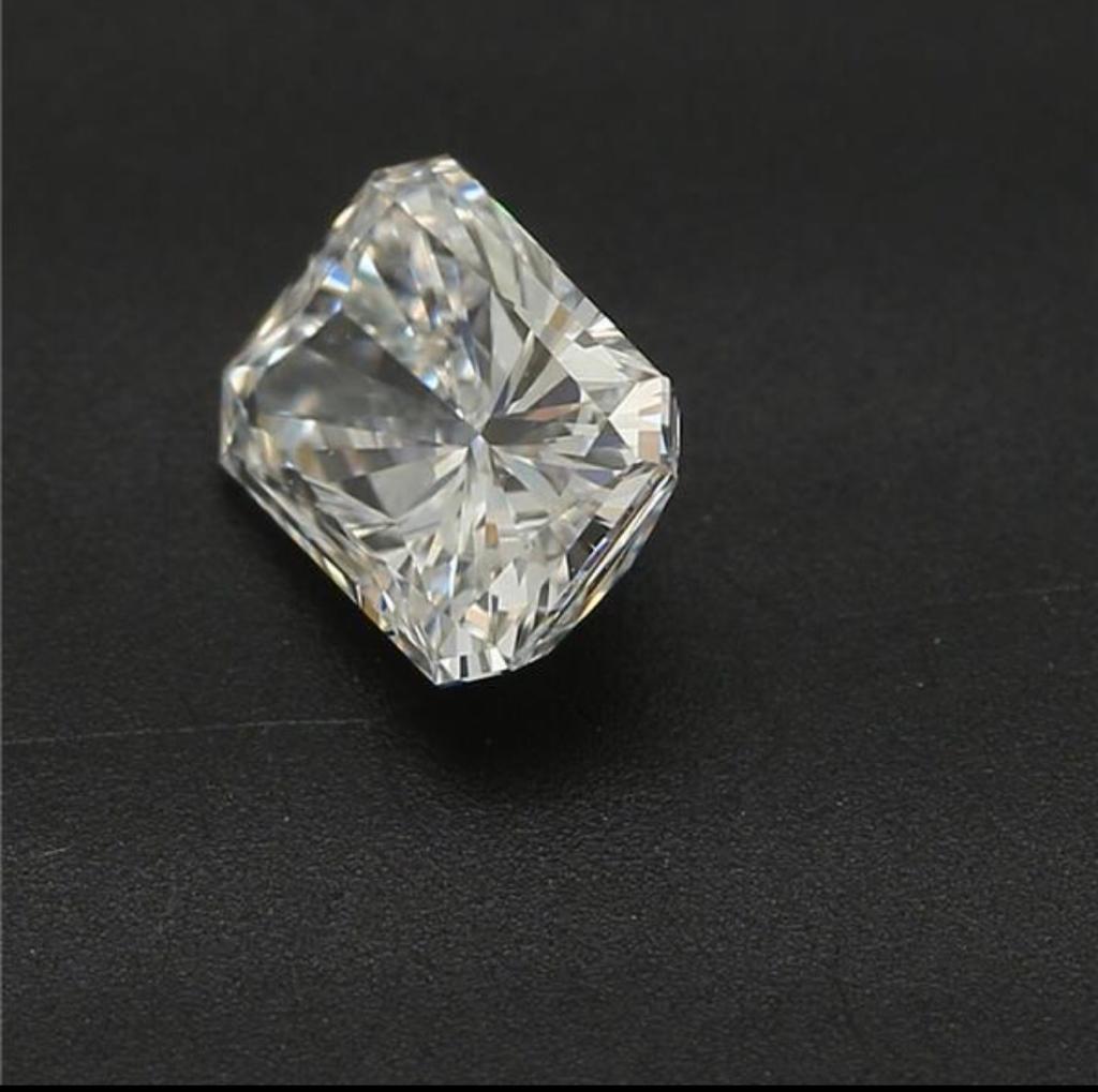 Radiant Cut 0.41 Carat Radiant shaped diamond IF Clarity GIA Certified For Sale