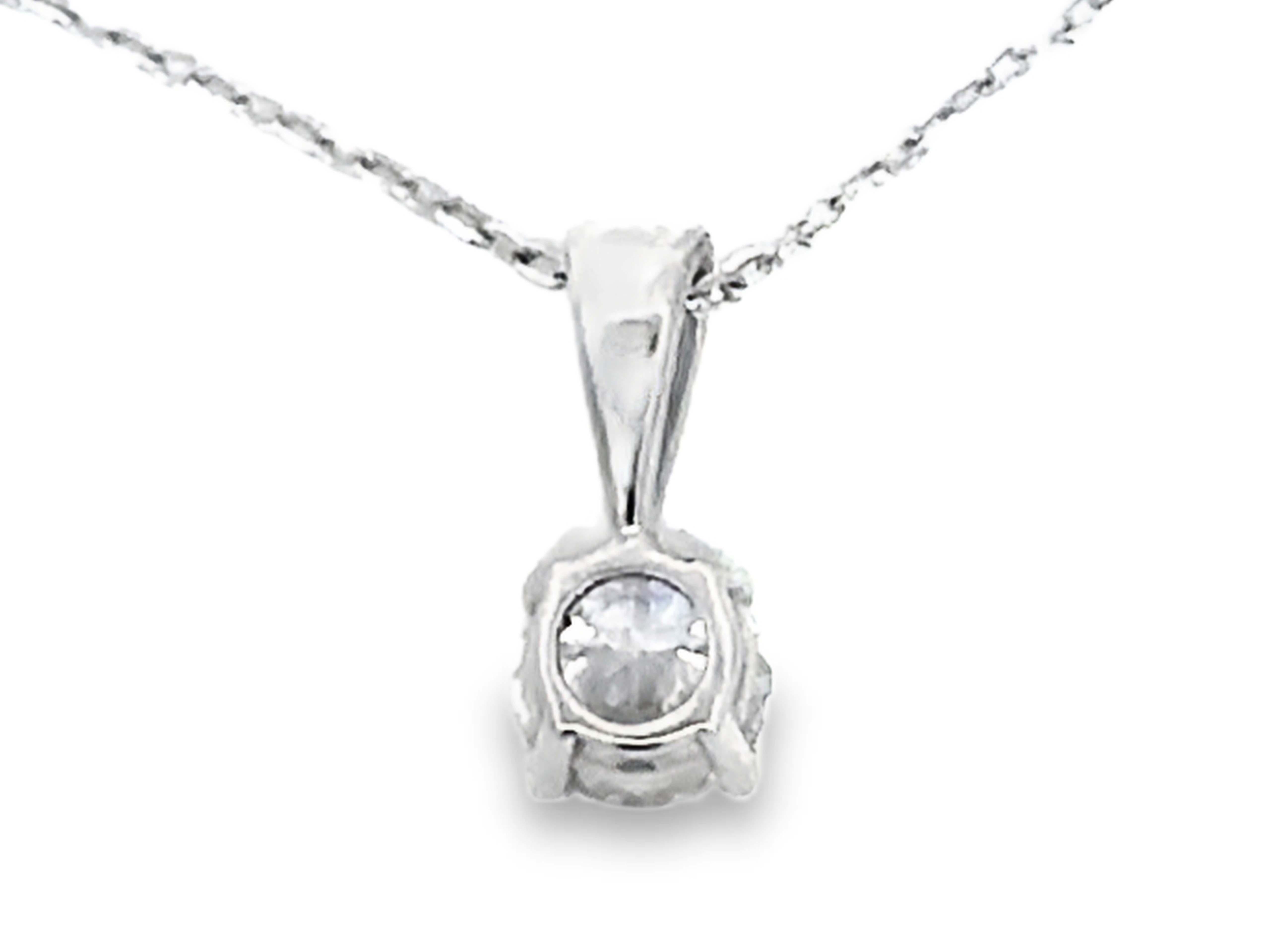 Collana di diamanti solitari a taglio brillante da 0,41 carati con diamanti incastonati in oro bianco 14K in vendita 1