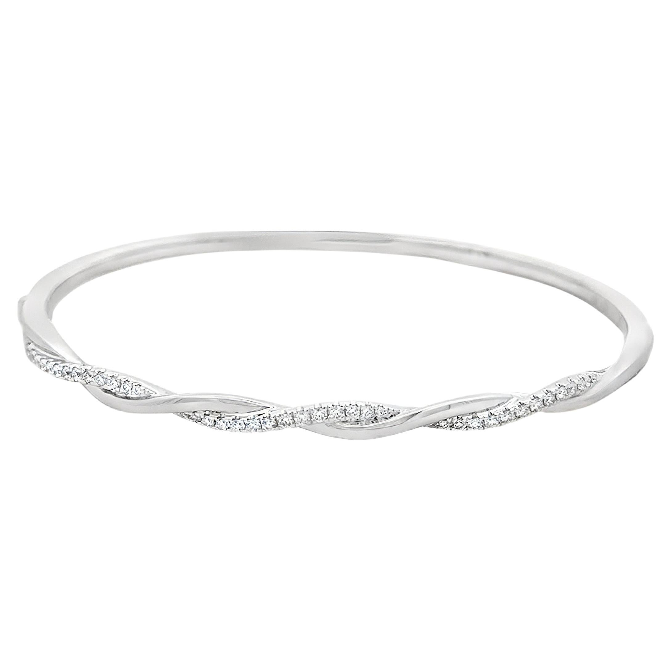 Contemporain Roman Malakov Bracelet jonc en or blanc avec diamants taille ronde de 0,41 carat au total en vente