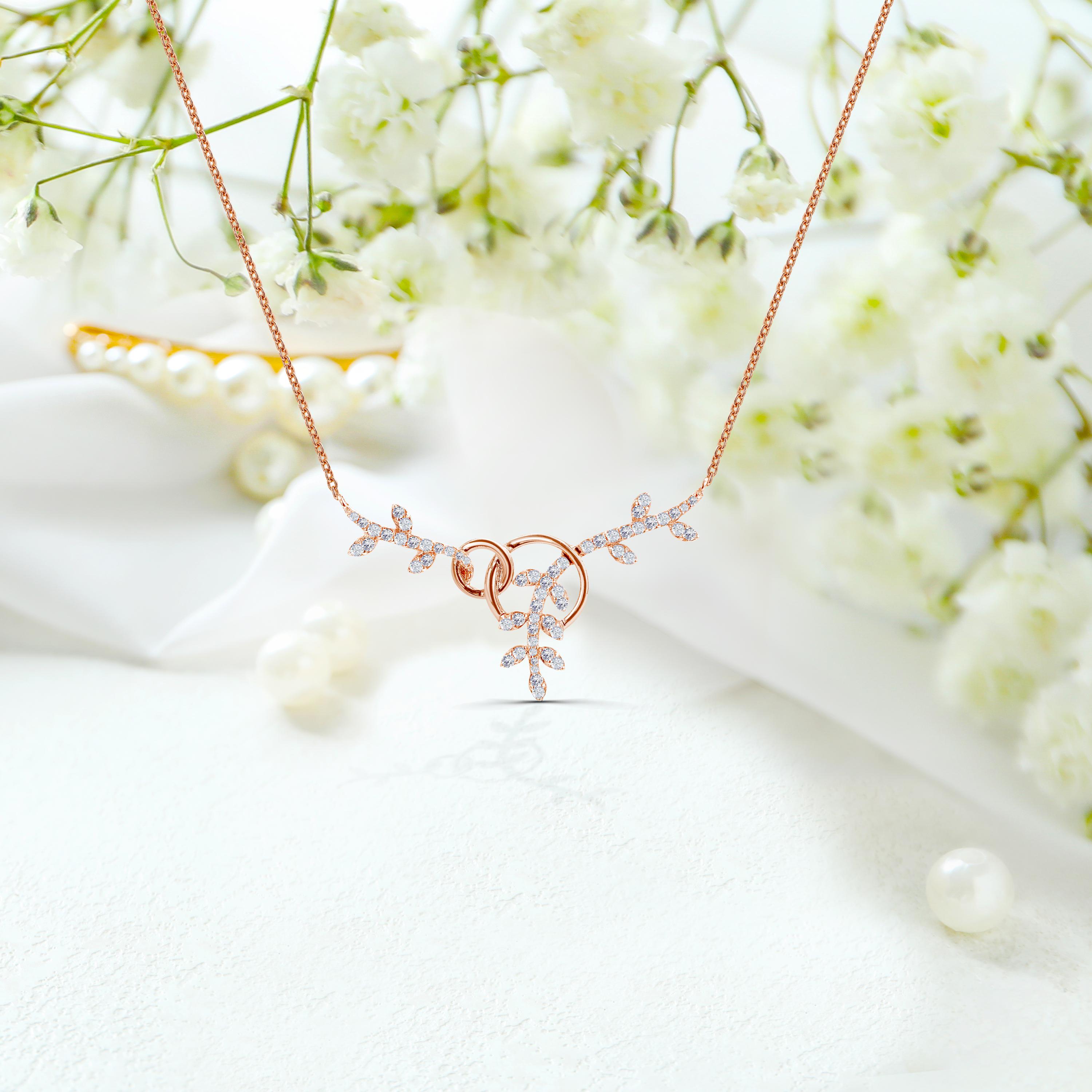 Collana con foglie di diamante da 0,41 carati in oro 18 carati In condizioni Nuovo in vendita a Bangkok, TH