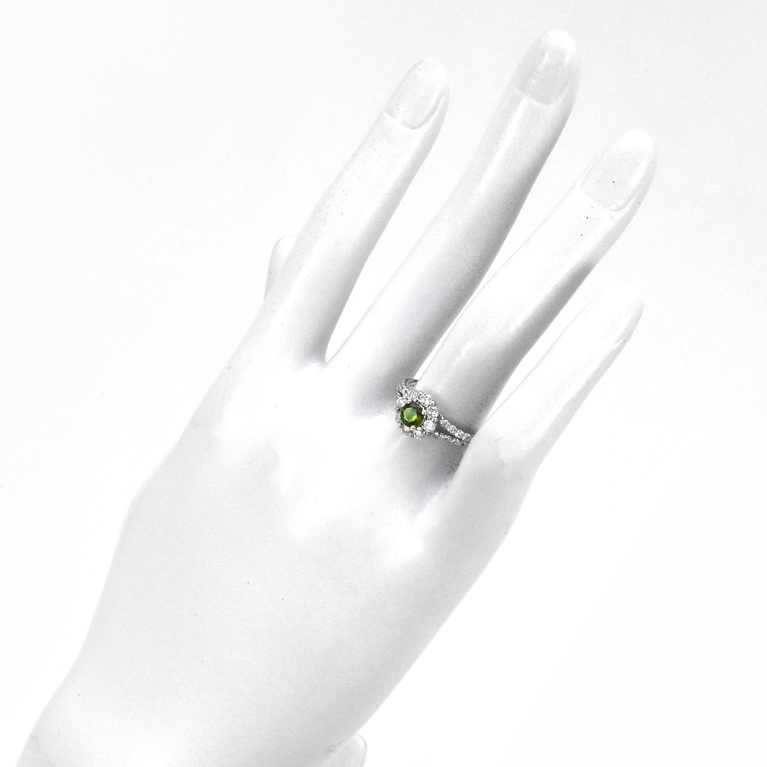 Anello aureola con granato demantoide e diamanti da 0,42 carati in platino in vendita 5