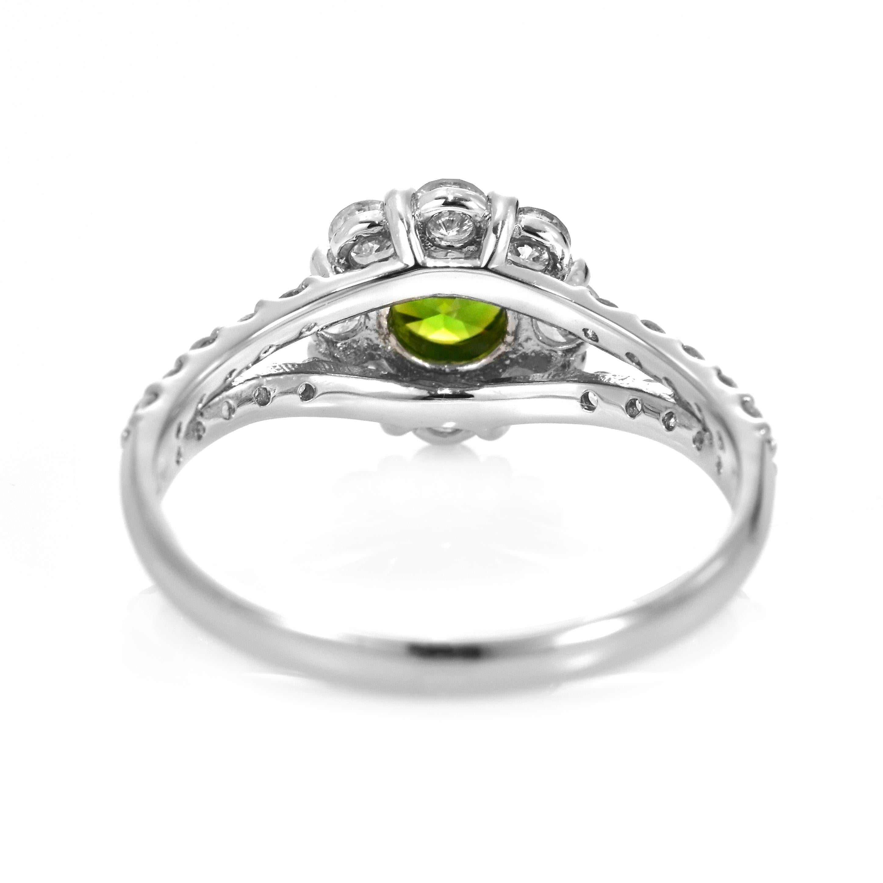Anello aureola con granato demantoide e diamanti da 0,42 carati in platino in vendita 6