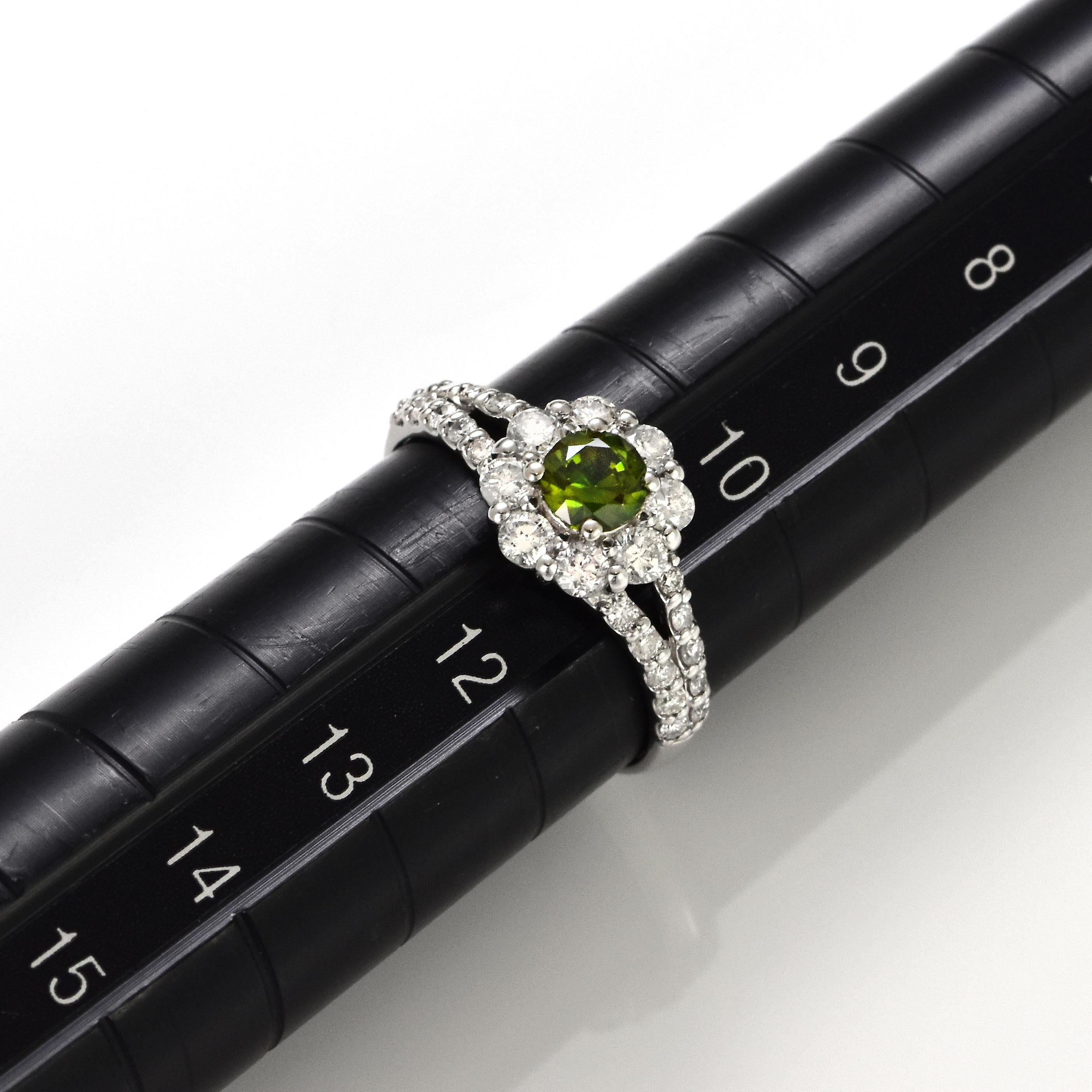 Anello aureola con granato demantoide e diamanti da 0,42 carati in platino in vendita 2