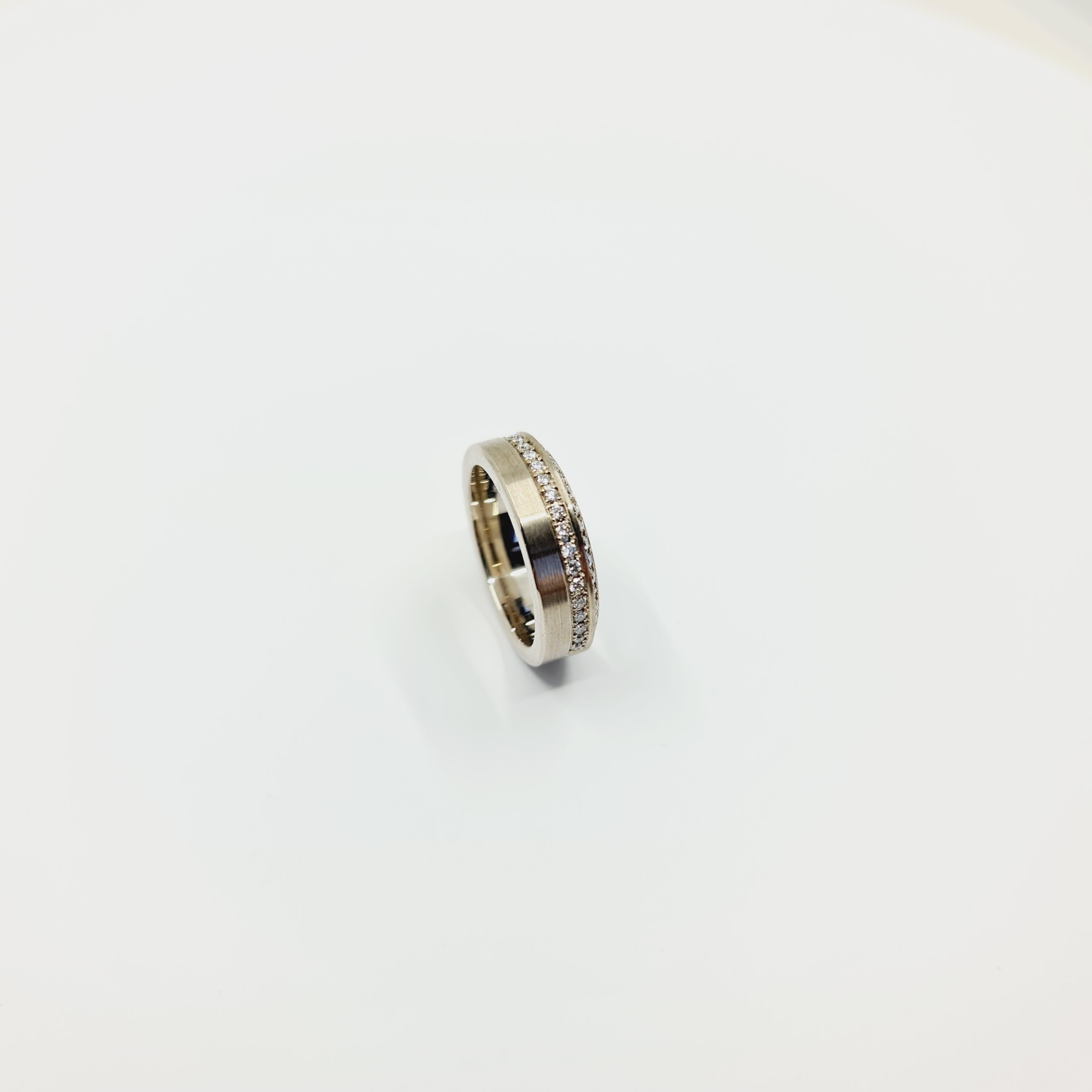 0.42 Carat Diamond Ring G/SI1 14k White Gold, 42 Brilliant Cut Diamonds For Sale 3