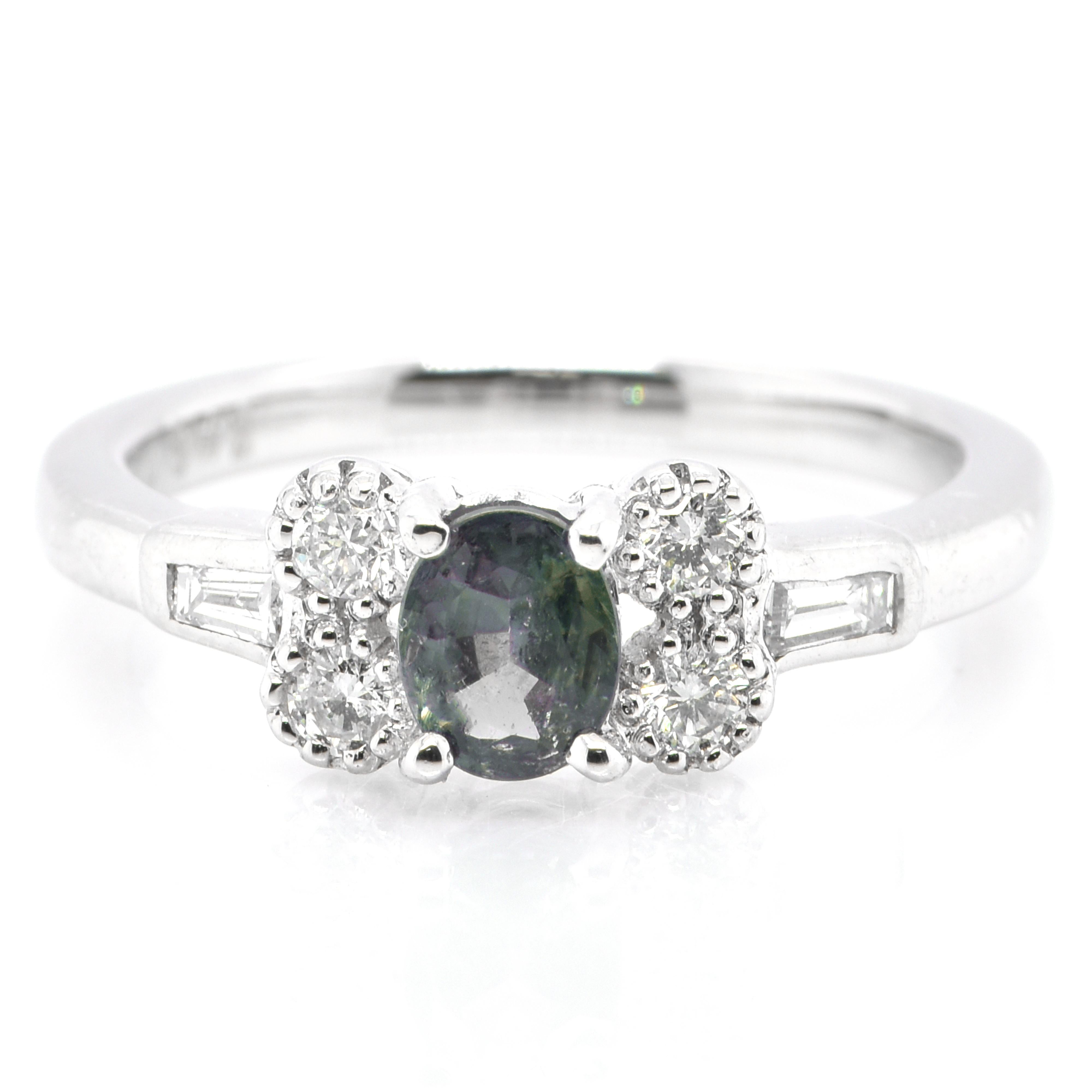 0.42 Carat Natural Color-Changing Alexandrite and Diamond Ring Set in Platinum In New Condition For Sale In Tokyo, JP