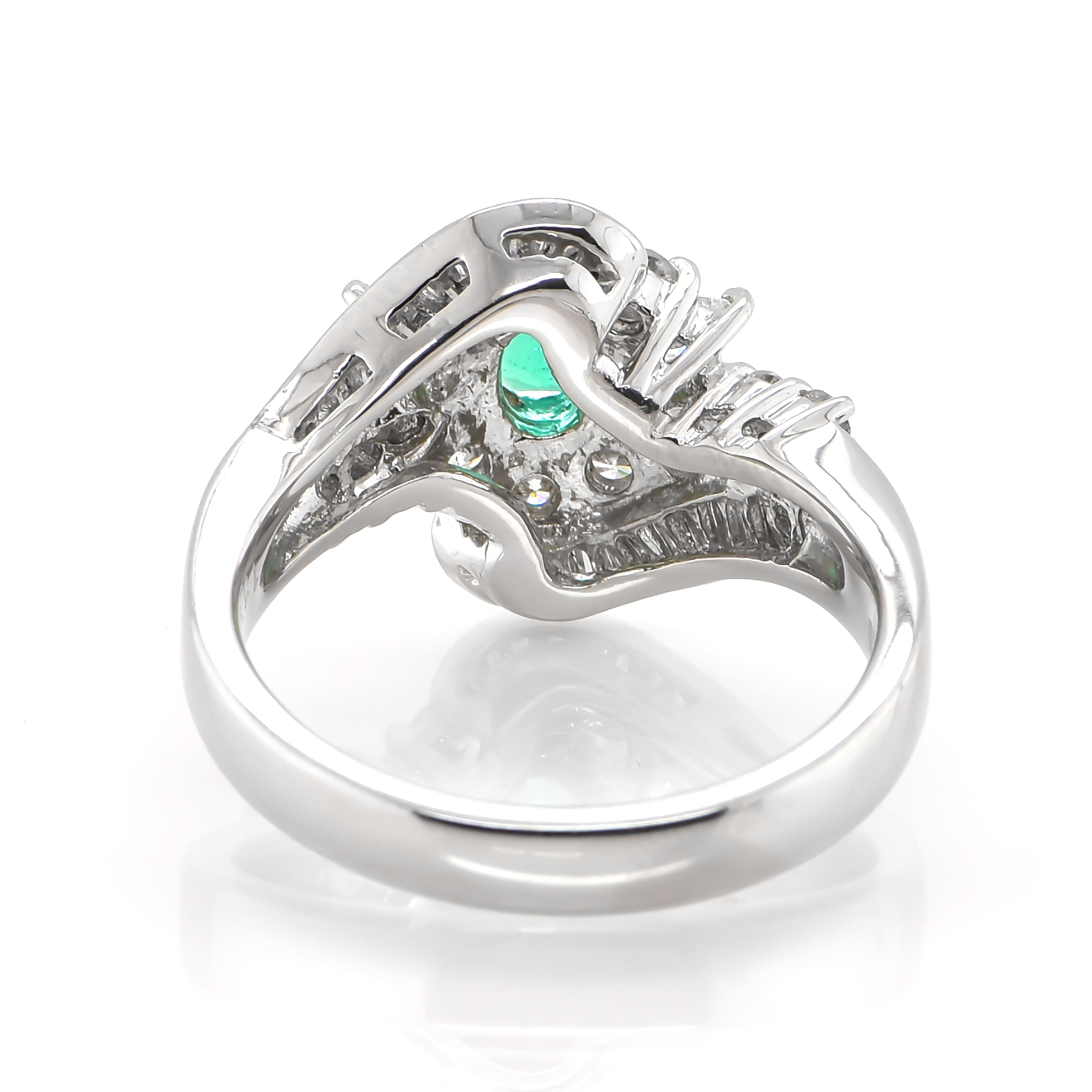 0.42 Carat Nature Vivid Diamonds & Emerald Cocktail Ring Made in Platinum Pour femmes en vente