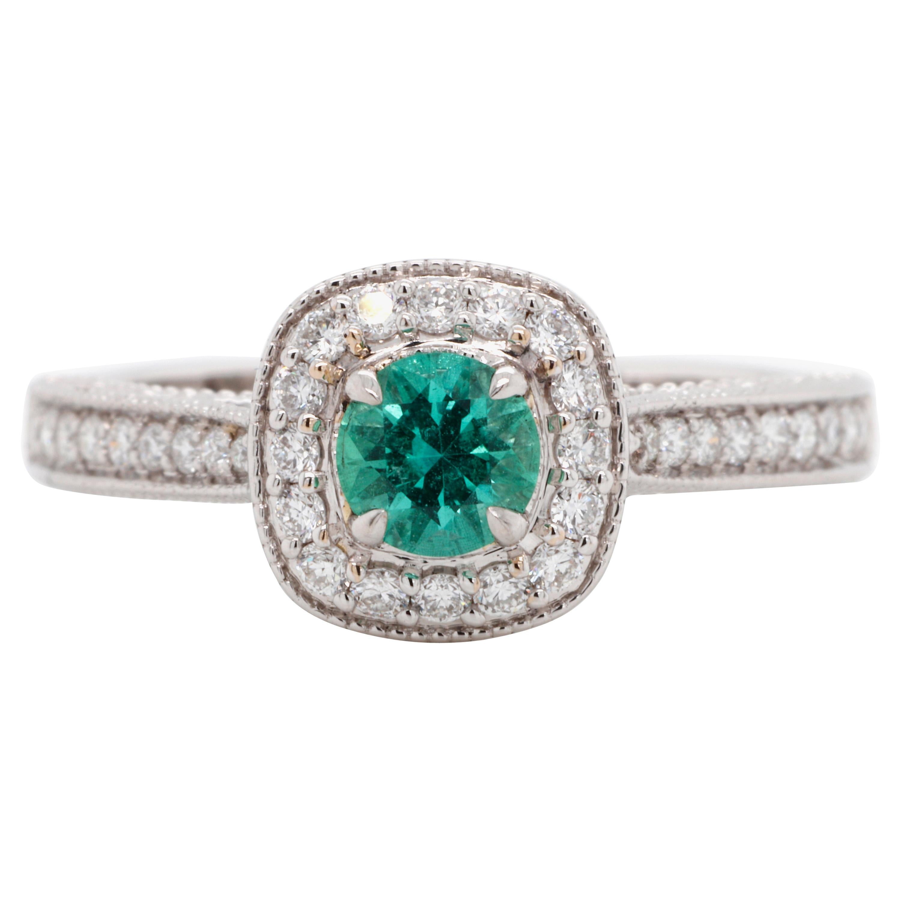 No-oil Russian Emerald 18 Karat Gold Diamond Engagement Fashion Ring For Sale
