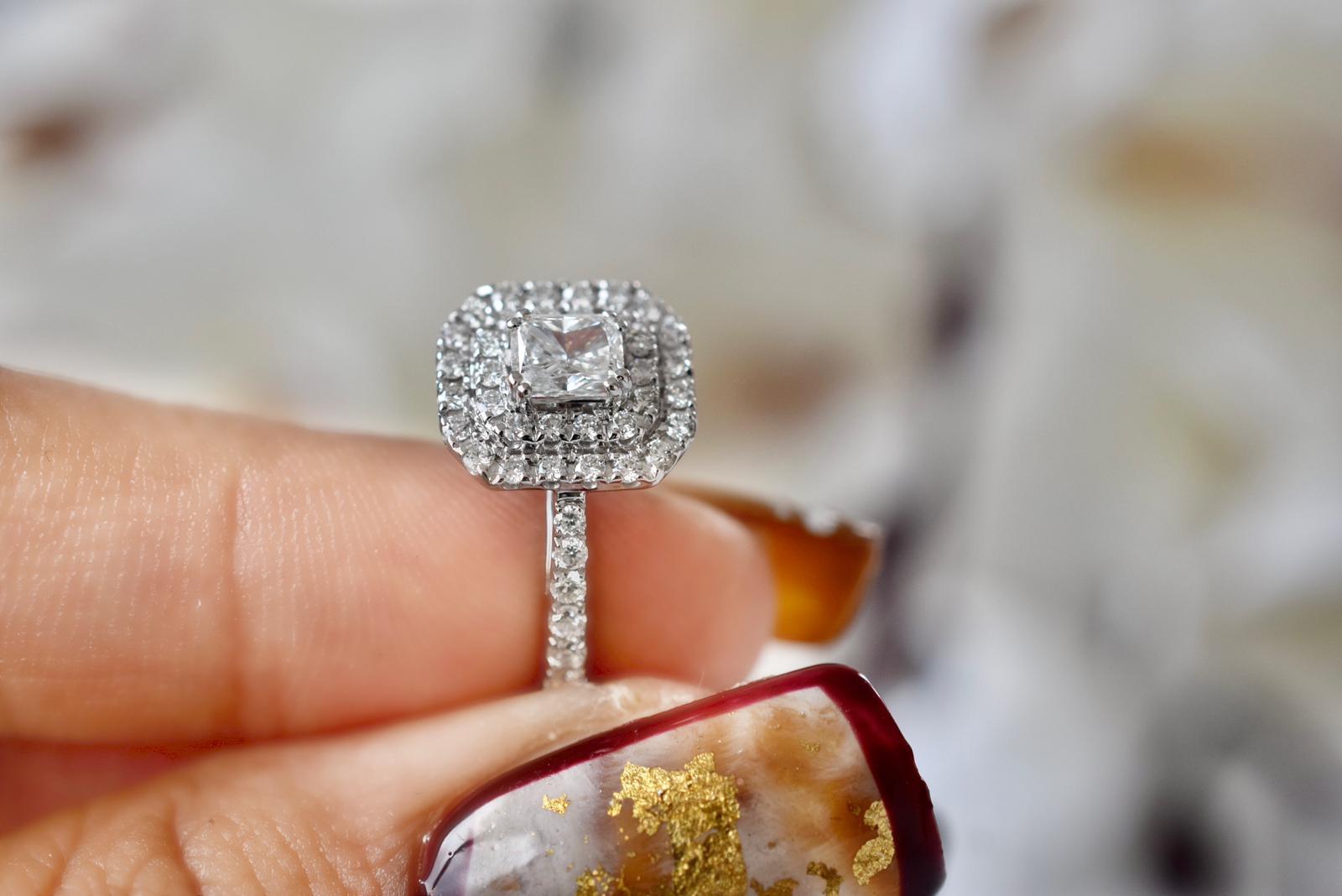Bague avec diamant blanc de 0,42 carat de pureté VVS2 certifiée GIA Neuf - En vente à Kowloon, HK