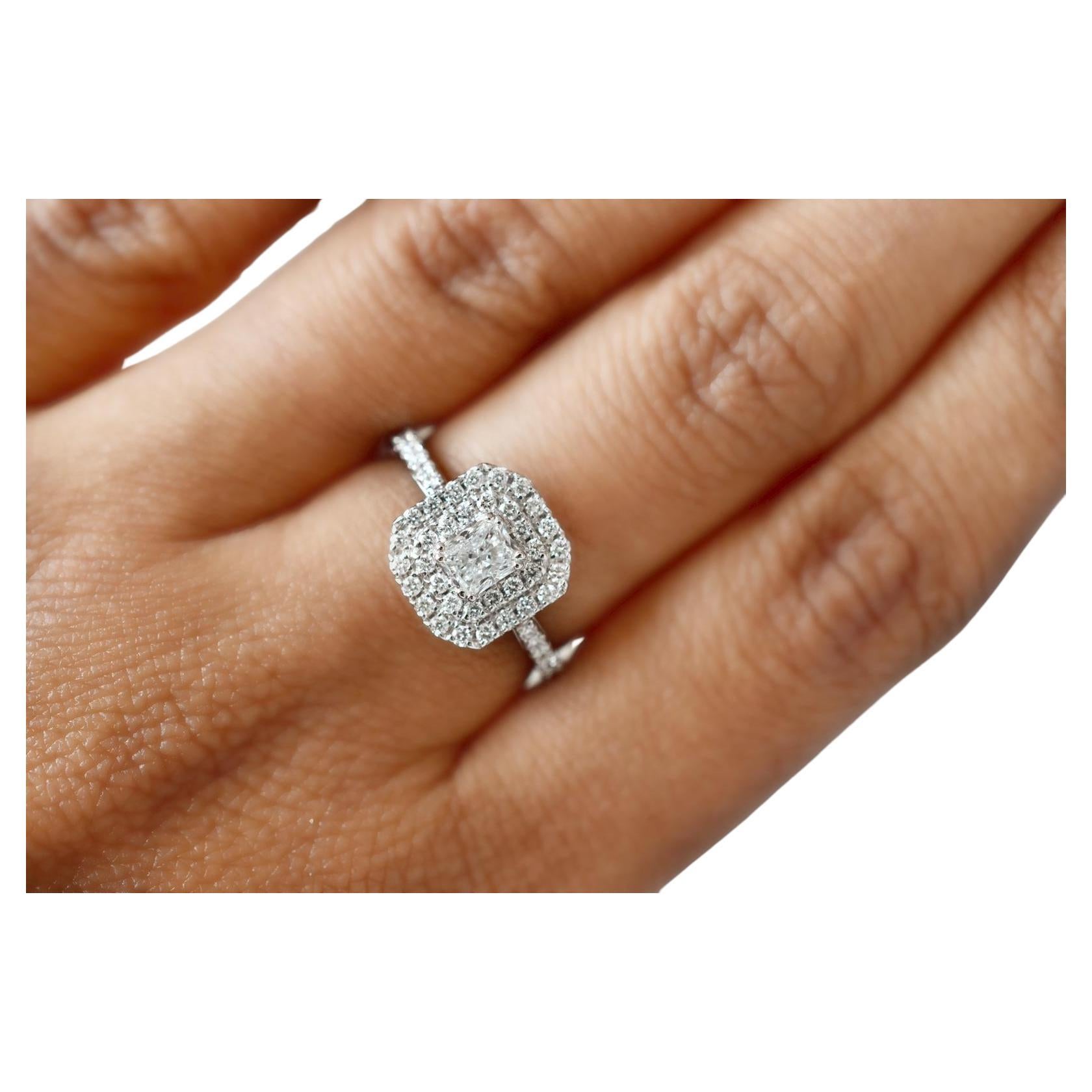 Bague avec diamant blanc de 0,42 carat de pureté VVS2 certifiée GIA en vente