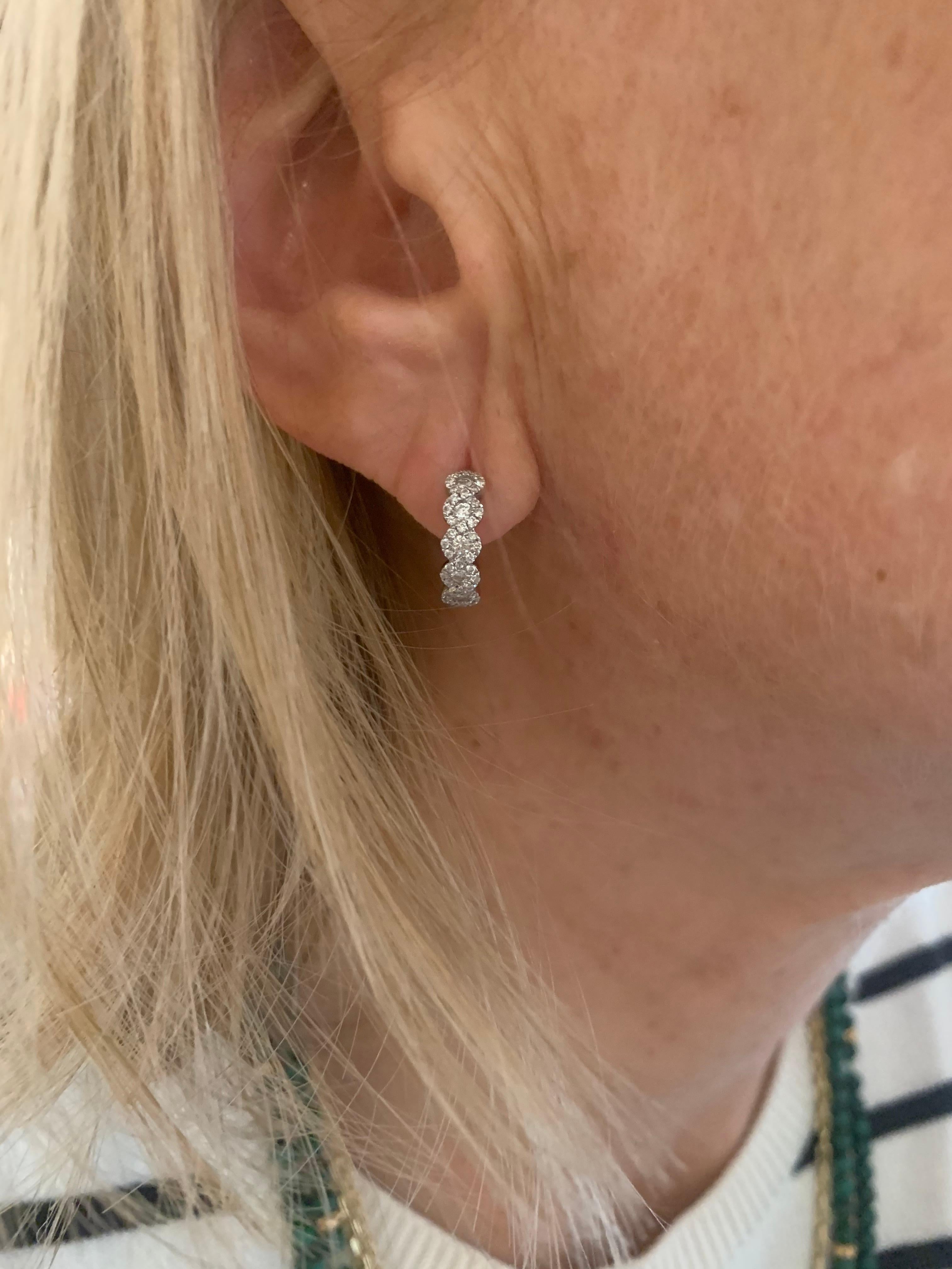 Brilliant Cut 0, 42 Carats Diamonds 18 Carats White Gold Hoop Earrings