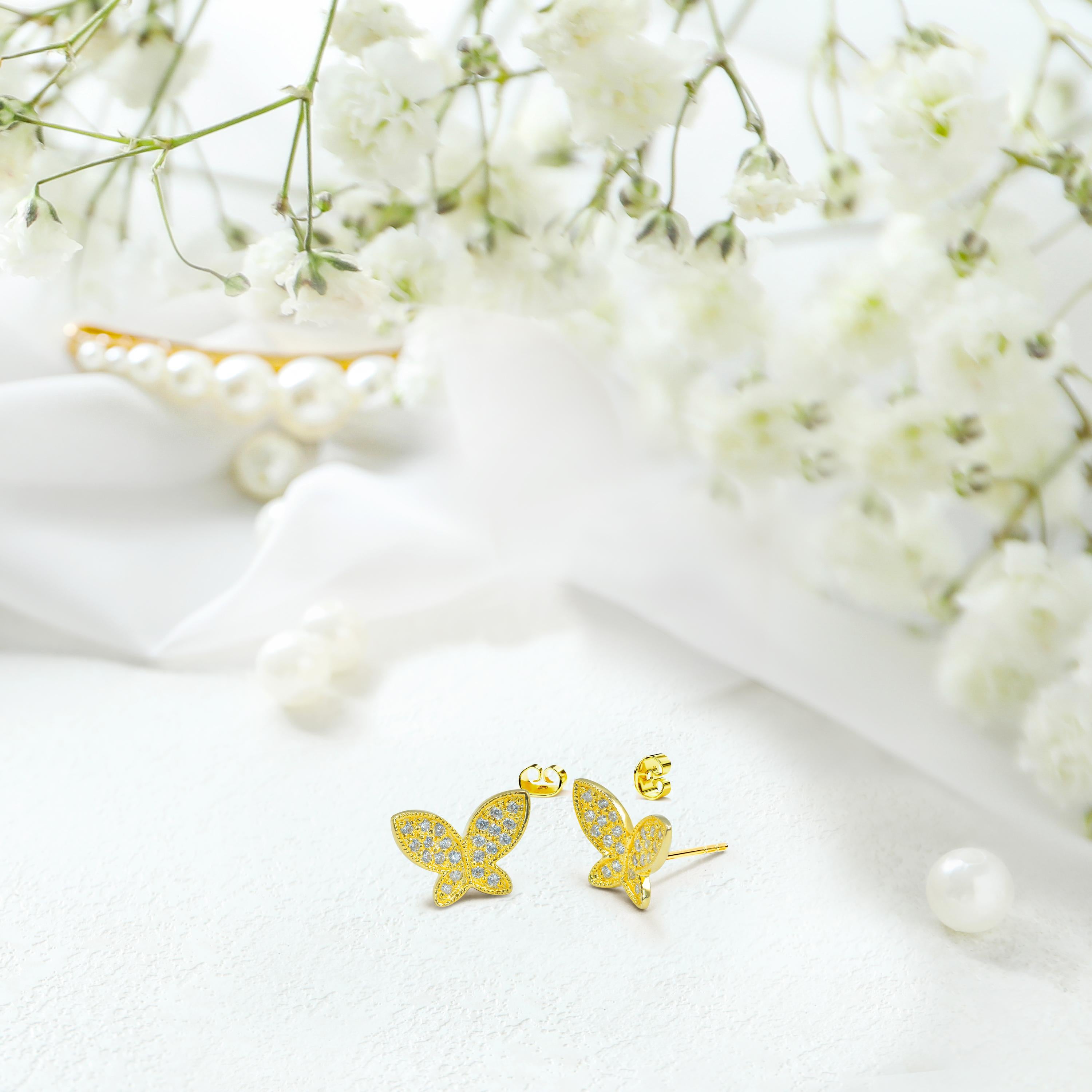 0.42ct Diamond Butterfly Stud Earrings in 18k Gold In New Condition For Sale In Bangkok, TH