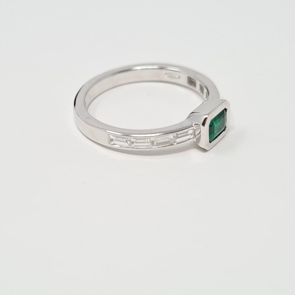 0.42 Ct Emerald 0.35 Ct Diamonds 18kt White Gold Solitaire Ring In New Condition For Sale In Bosco Marengo, IT