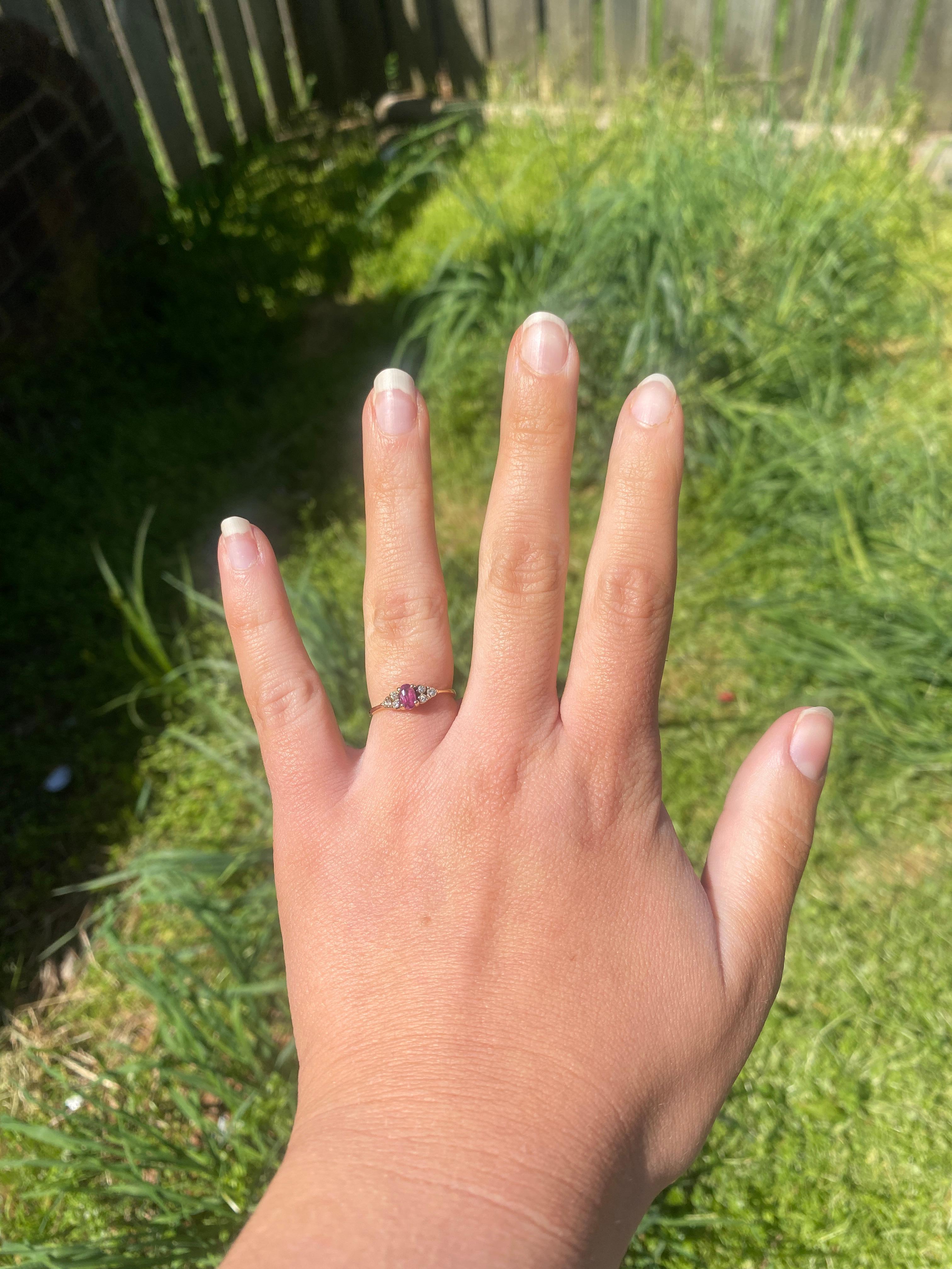 Bague, petite bague en or jaune 14 carats avec diamants et rubis de 0,42 carat en vente 2