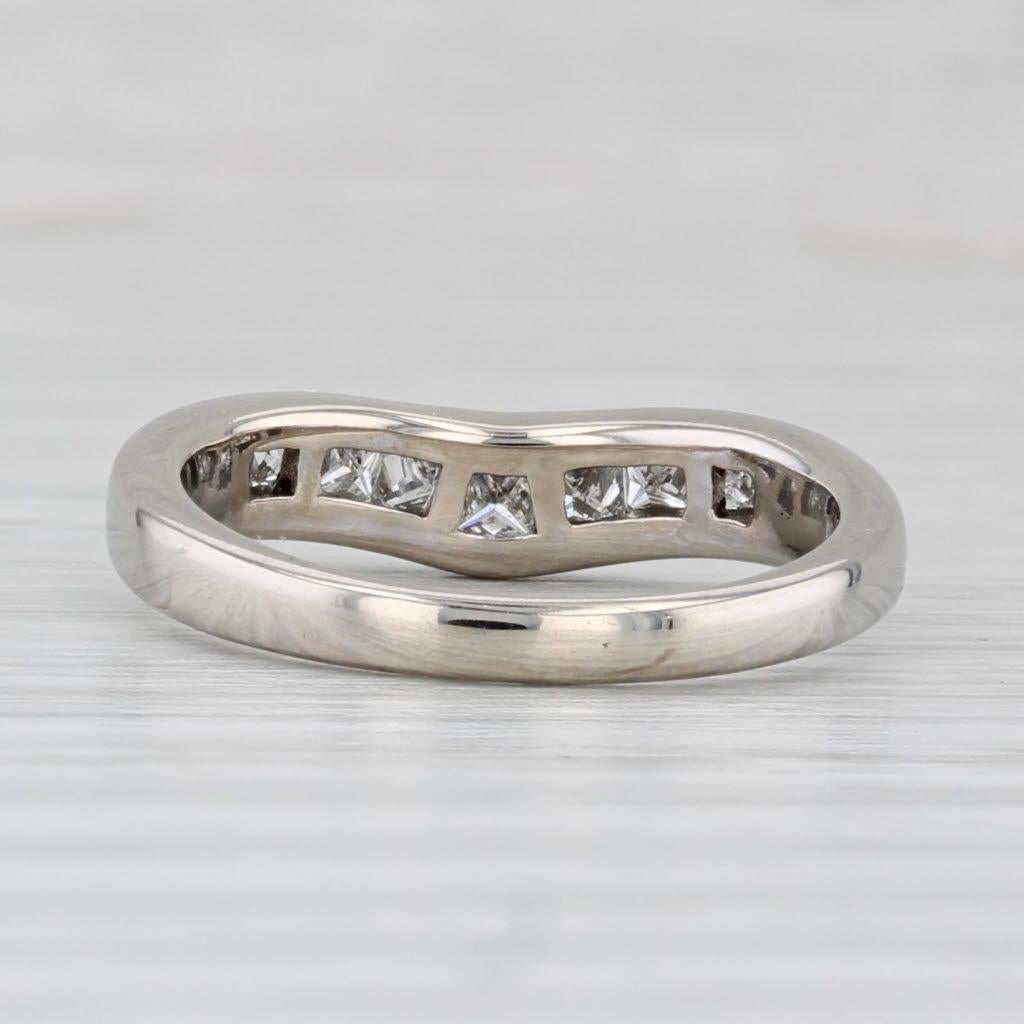 Taglio princess Fascia nuziale con diamanti sagomati da 0,42 ct. in oro bianco 14k misura 4,75 Anello impilabile in vendita