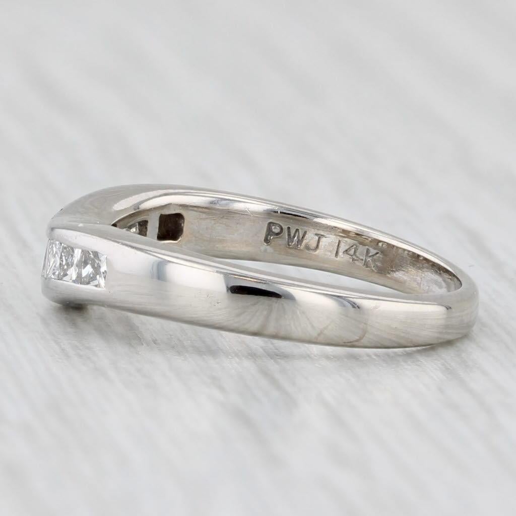 Fascia nuziale con diamanti sagomati da 0,42 ct. in oro bianco 14k misura 4,75 Anello impilabile In condizioni buone in vendita a McLeansville, NC