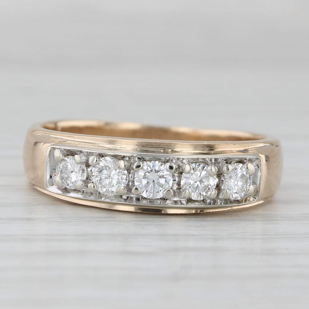 Taglio rotondo Anello nuziale con diamante da 0,42 ct. in oro 14k, misura 7,75, fascia impilabile per anniversario in vendita