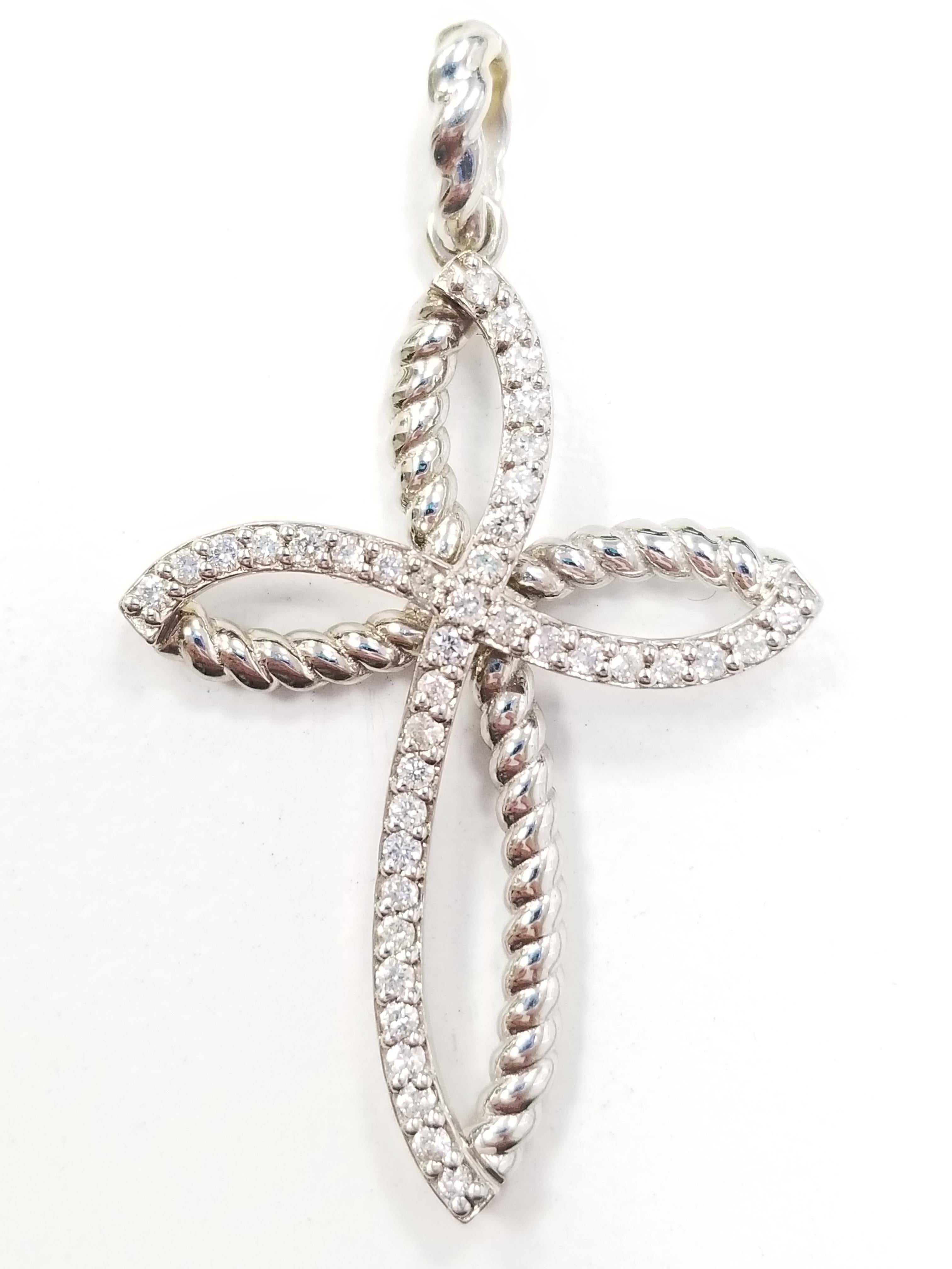 Beautiful Natural Diamond Cross Anhänger Weißgold 14K. Ein Gesamtgewicht von 0,43 ctw natürlichen Rundschliff Diamanten sehr funkelnden und glänzenden Blick.

Abmessungen: 1.75 Zoll lang x 1 Zoll breit
Durchschnittliche Farbe/Klarheit: H-I/VS-SI