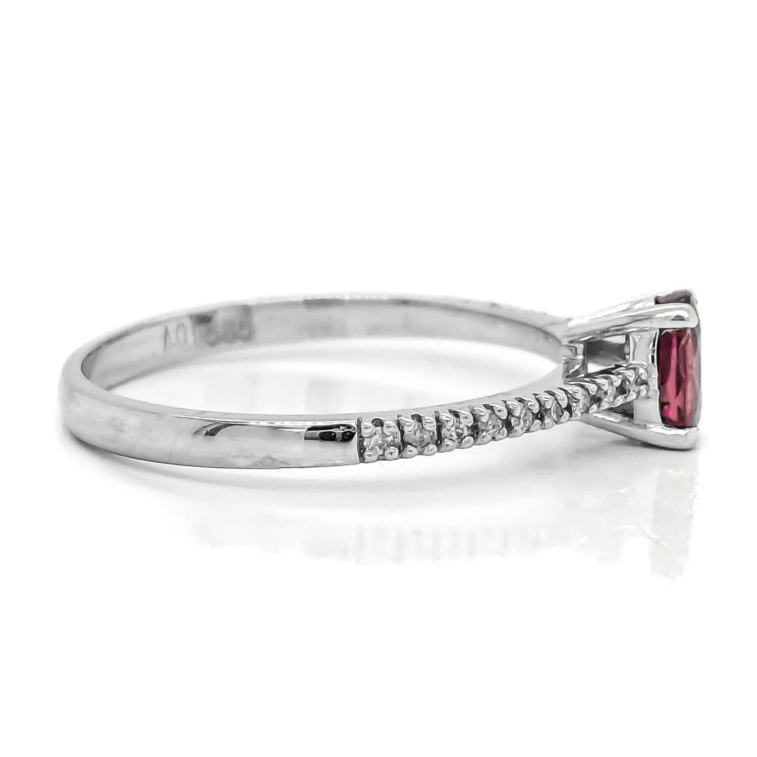 1$ OHNE RESERVIERUNG - 0,43ct Rubin und 0,10ct Pink Diamond 14k Weißgold im Zustand „Neu“ in Ramat Gan, IL