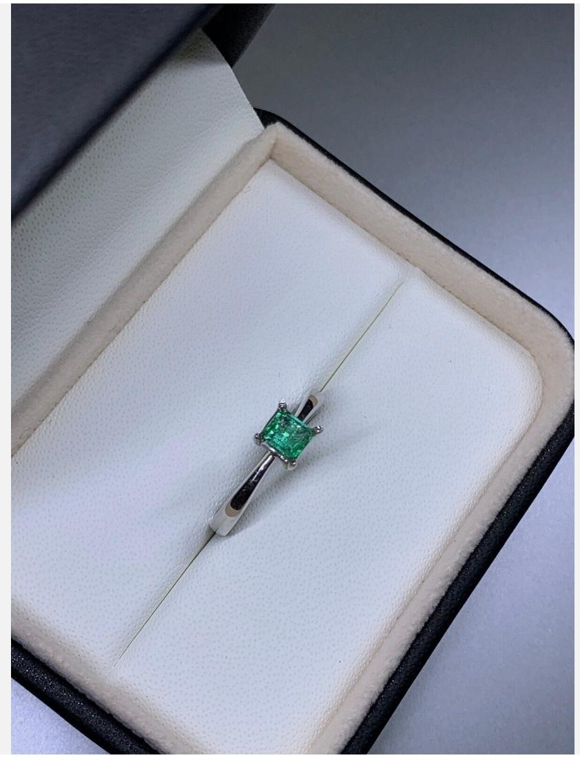 0.43ct Green Emerald Solitaire Engagement Ring In 18ct White Gold In New Condition For Sale In London, GB