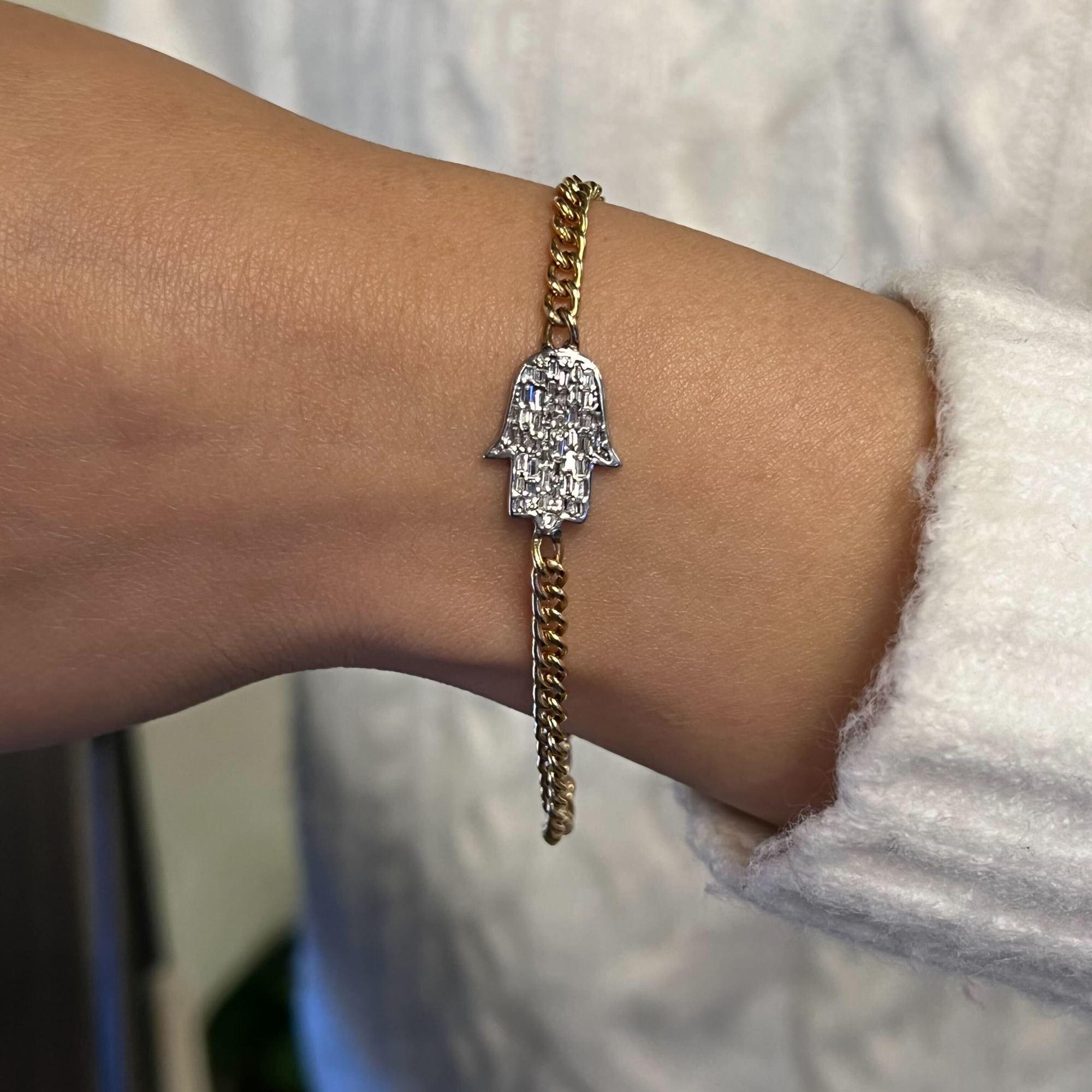 Bracelet à maillons cubains Hamsa en or jaune 14 carats avec diamants taille baguette 0,43 carat Neuf - En vente à New York, NY