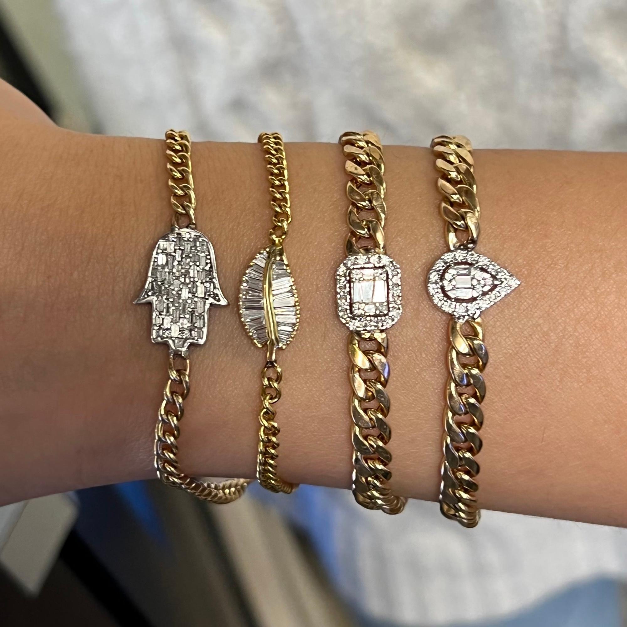 Bracelet à maillons cubains Hamsa en or jaune 14 carats avec diamants taille baguette 0,43 carat en vente 1