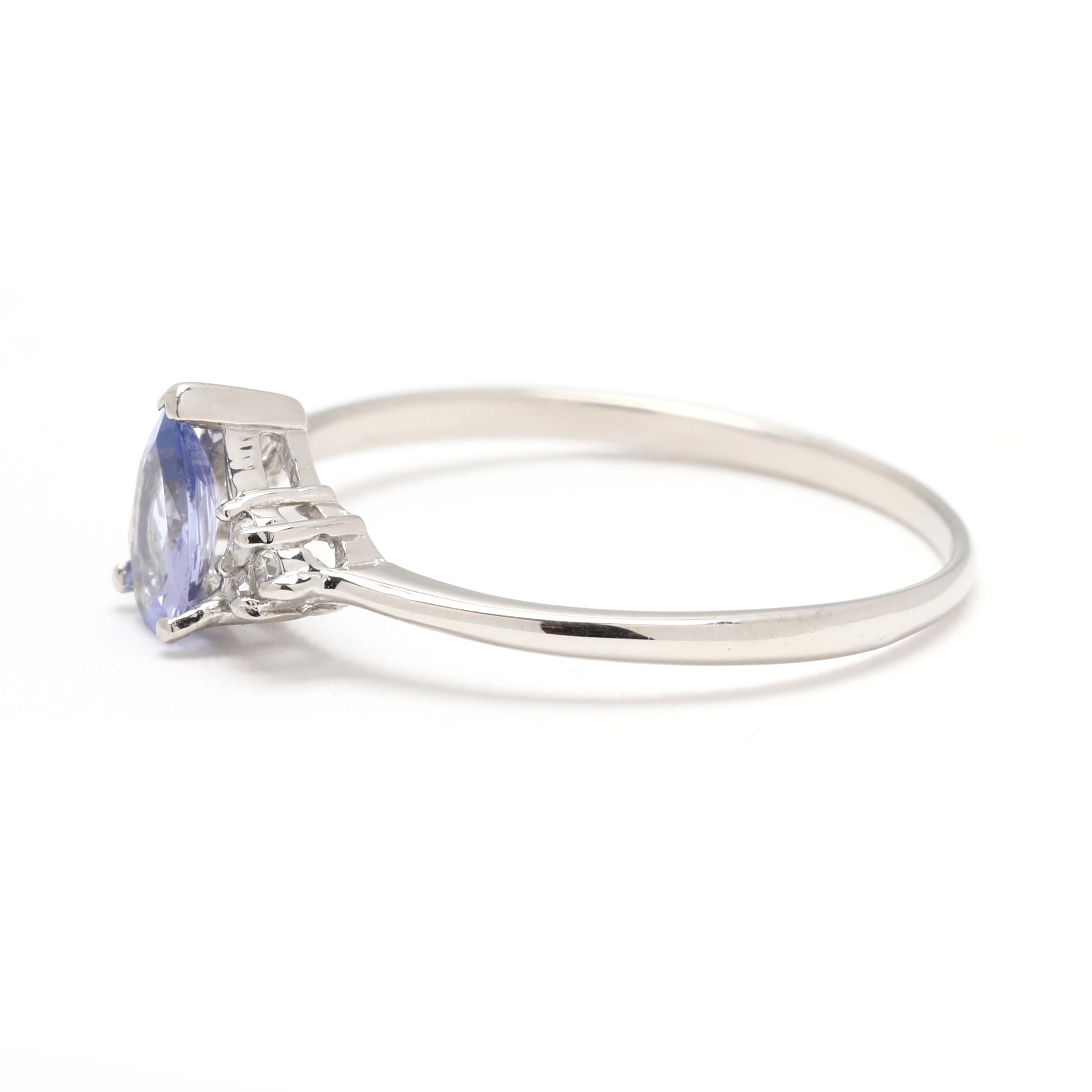 Anello con tanzanite e diamanti da 0,43 carati Anello a tre pietre, platino, misura 7,25 In condizioni buone in vendita a McLeansville, NC