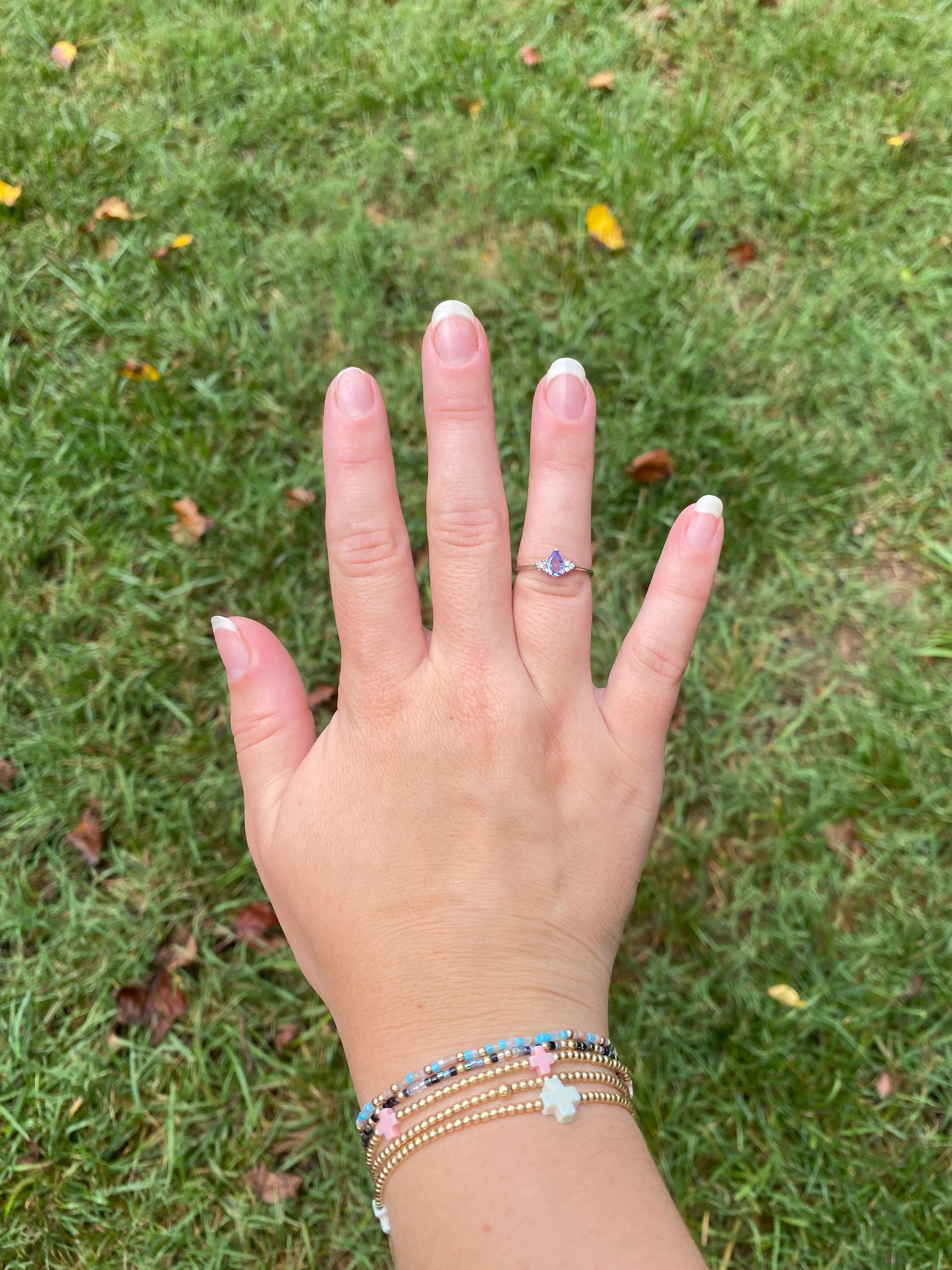 Anello con tanzanite e diamanti da 0,43 carati Anello a tre pietre, platino, misura 7,25 in vendita 1