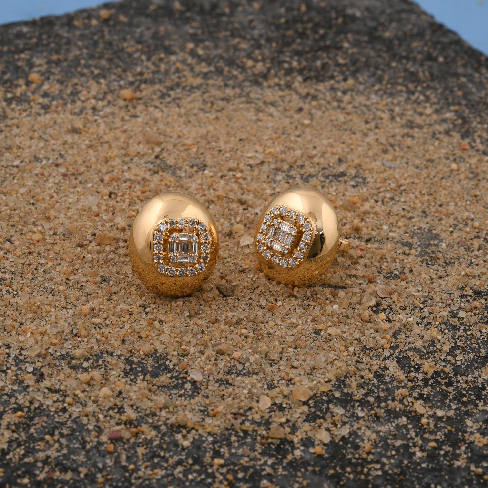 Taille baguette Clous d'oreilles ovales en or jaune 18 carats avec diamants baguettes de 0,44 carat en vente