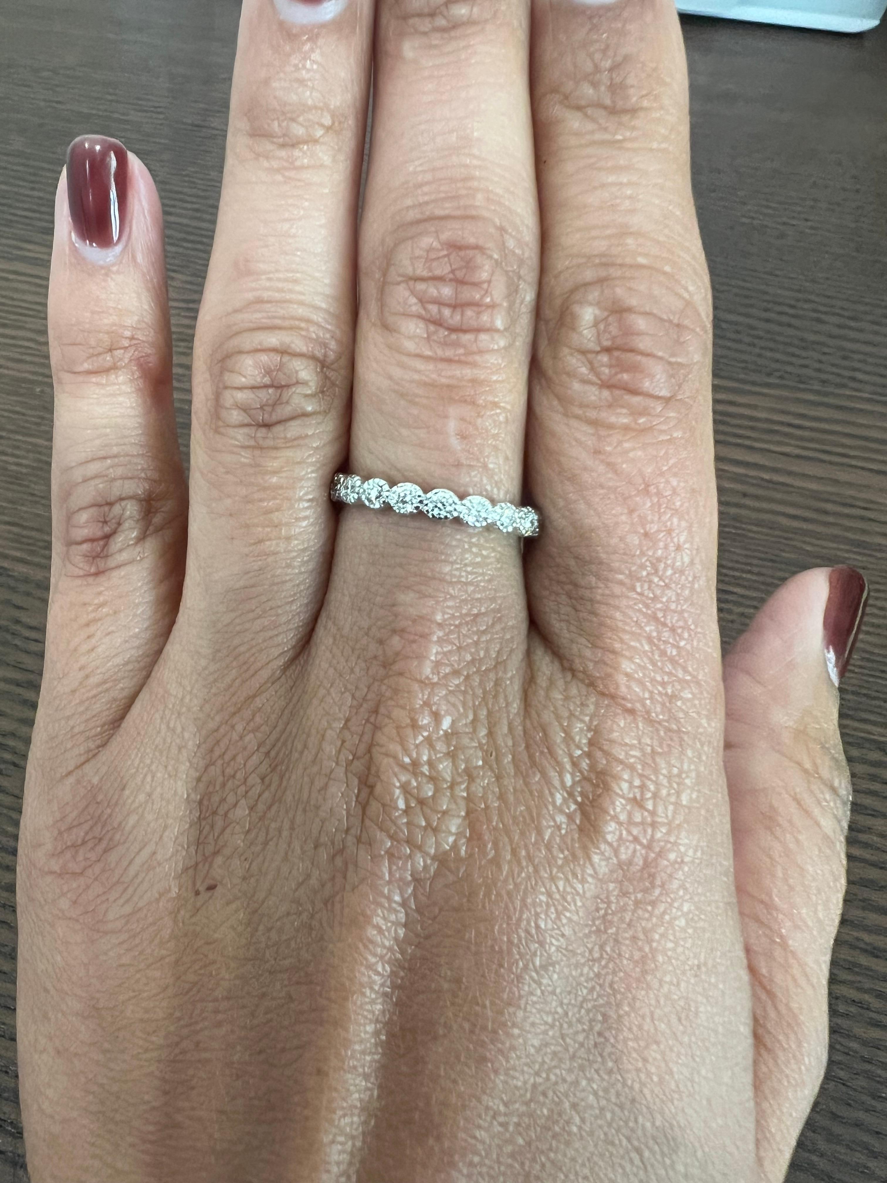 Donna Fascia in oro bianco 14 carati con diamante da 0,44 carati in vendita