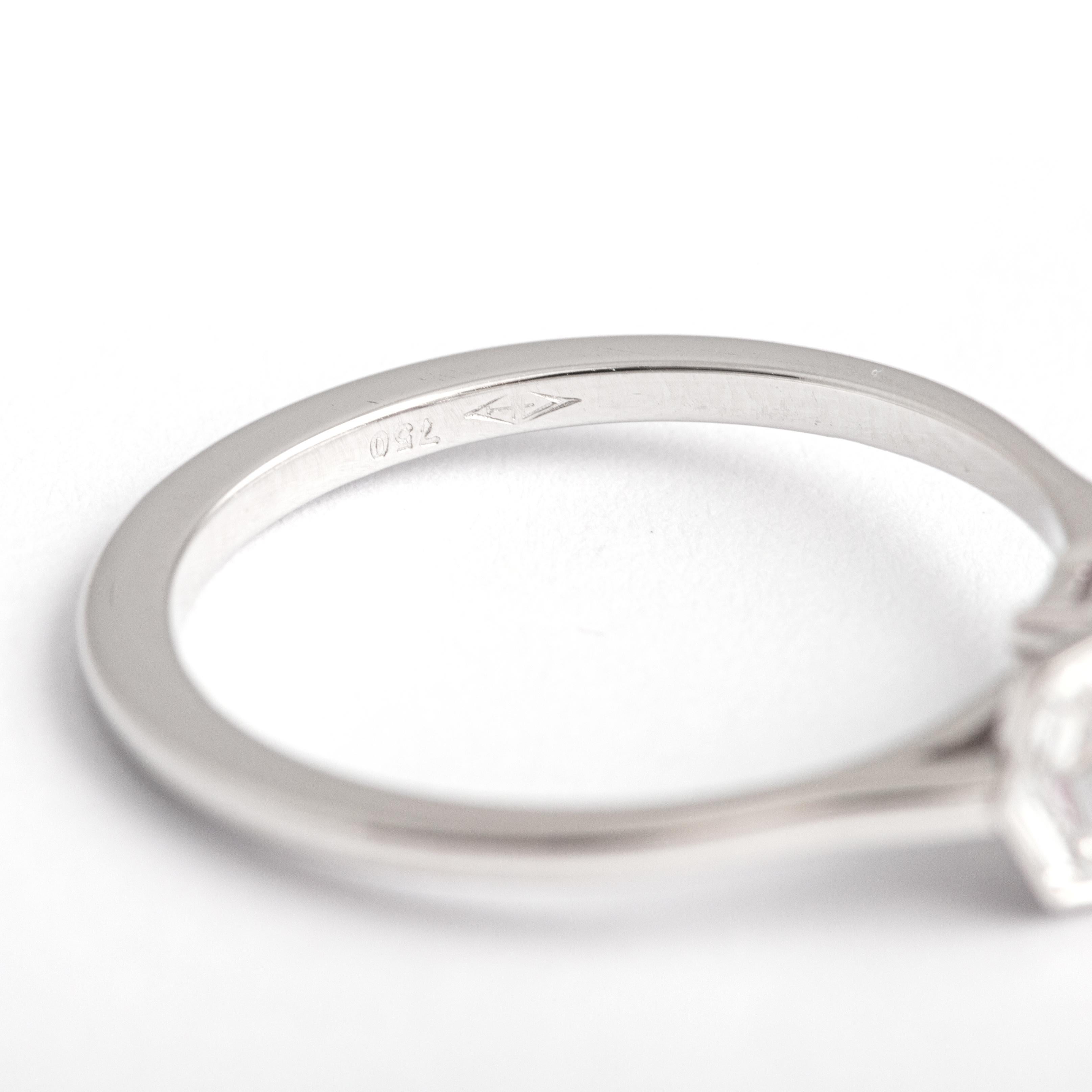 0,44 Karat Diamant Solitär Weißgold Ring (Kissenschliff) im Angebot