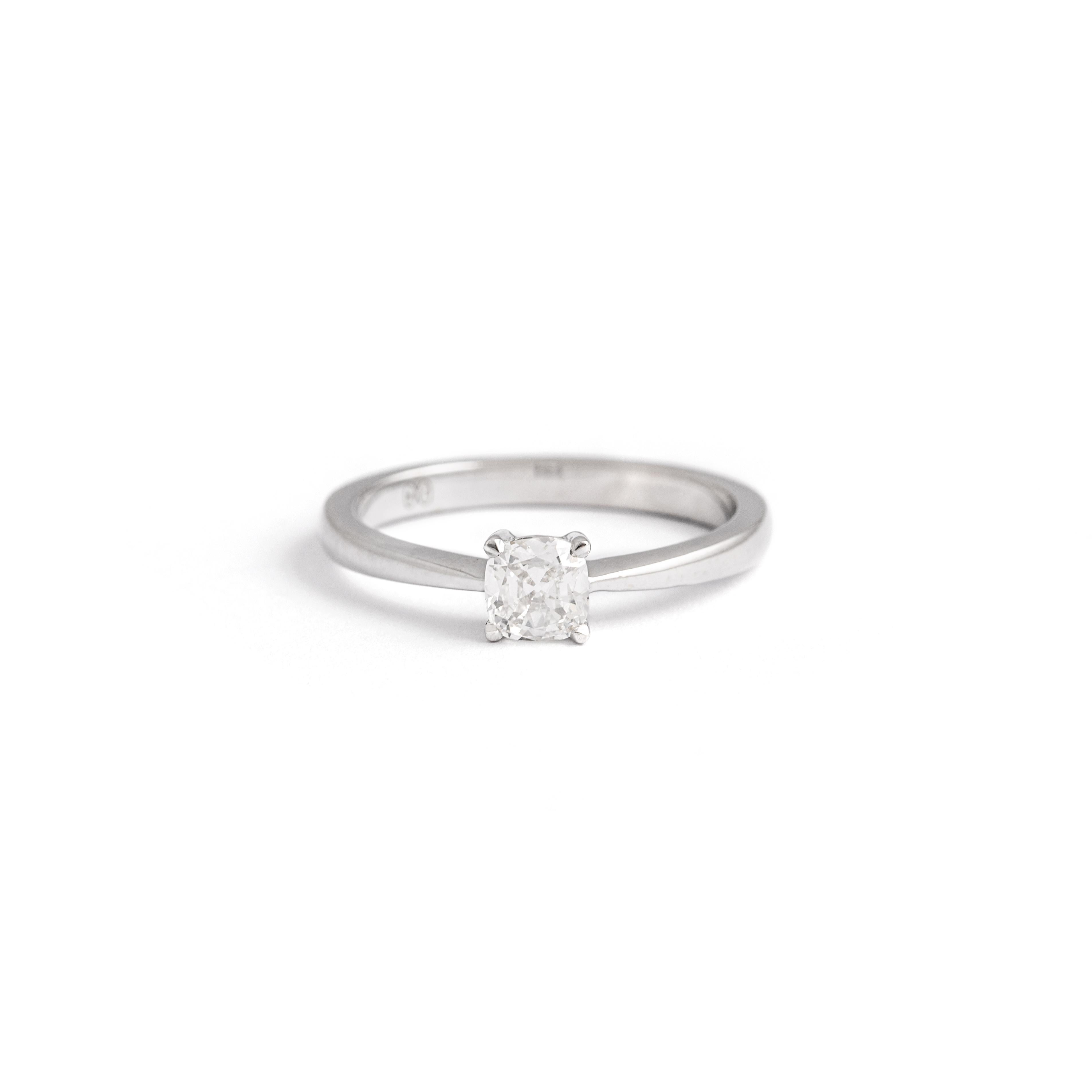0.44 Carat Diamond Solitaire White Gold Ring In Excellent Condition For Sale In Geneva, CH