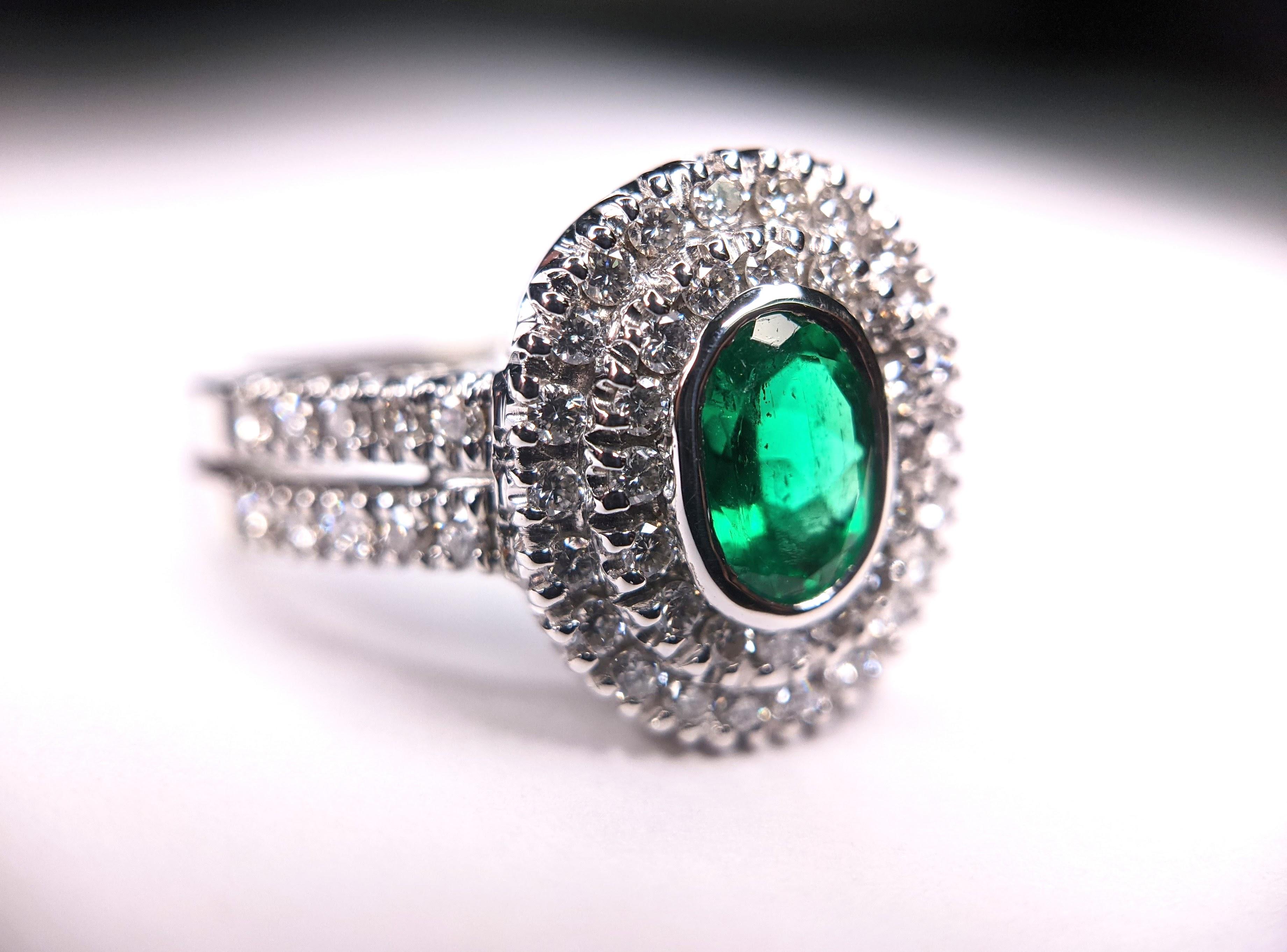 0.44 Carat Natural Oval Emerald 0.48 Carat White Diamonds 18 Karat Gold Ring For Sale 3