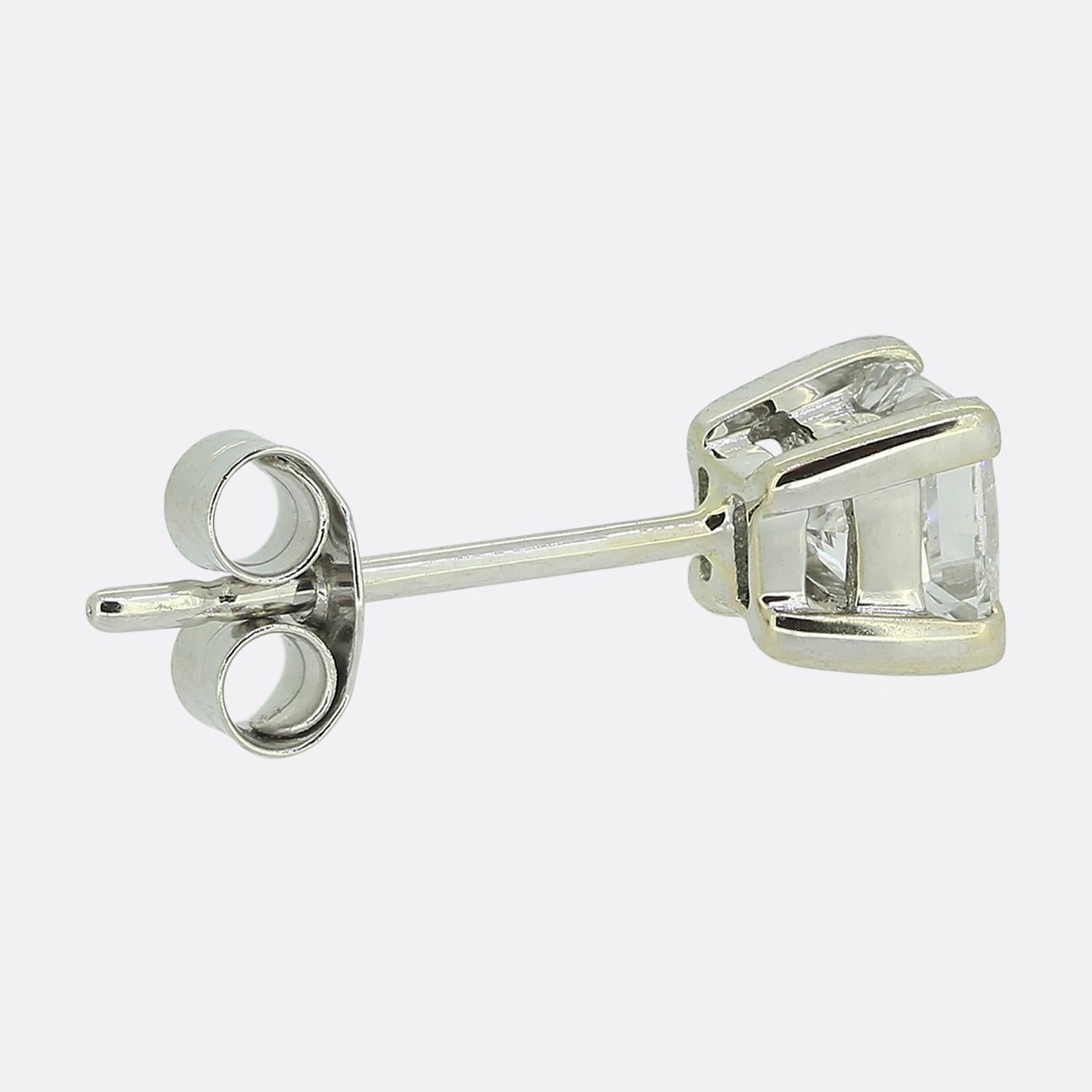 Boucle d'oreilles en diamant taille princesse de 0,44 carat Bon état - En vente à London, GB