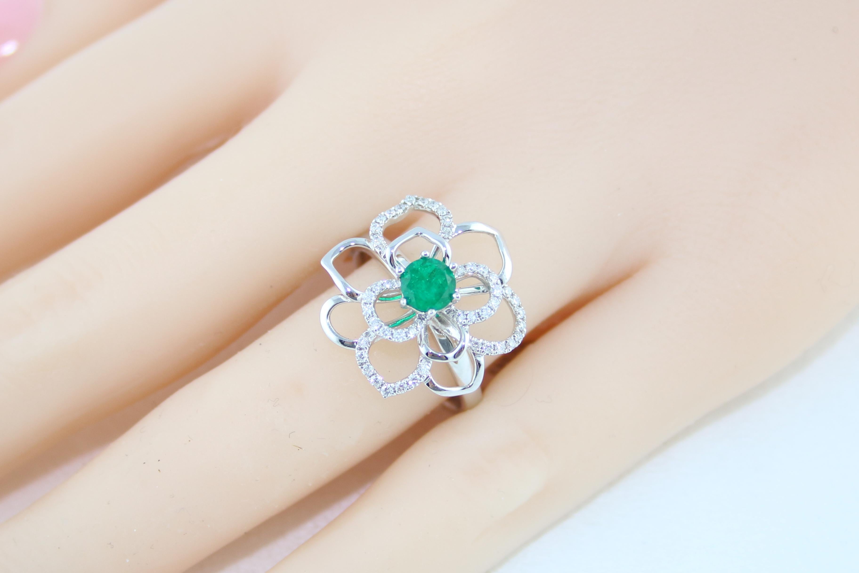 0.44 Carat Round Emerald Diamond Gold Flower Ring For Sale 1