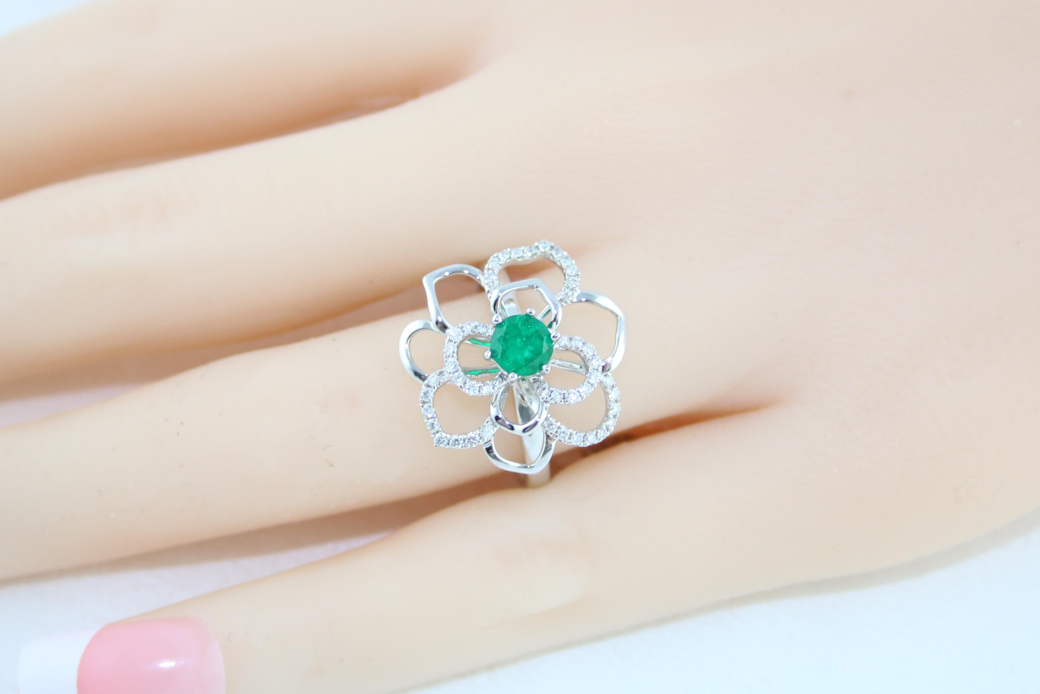0.44 Carat Round Emerald Diamond Gold Flower Ring For Sale 2