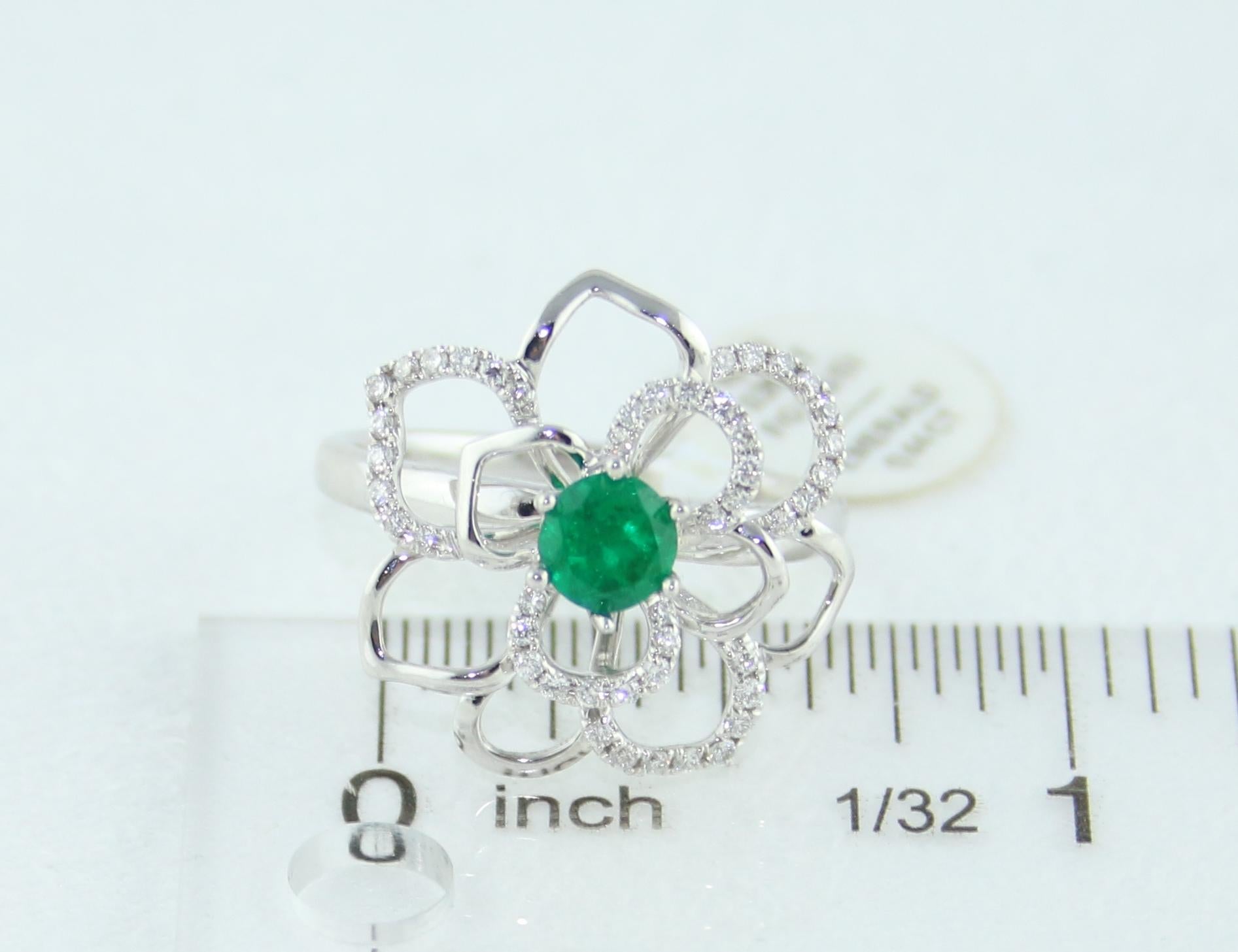 0.44 Carat Round Emerald Diamond Gold Flower Ring For Sale 3