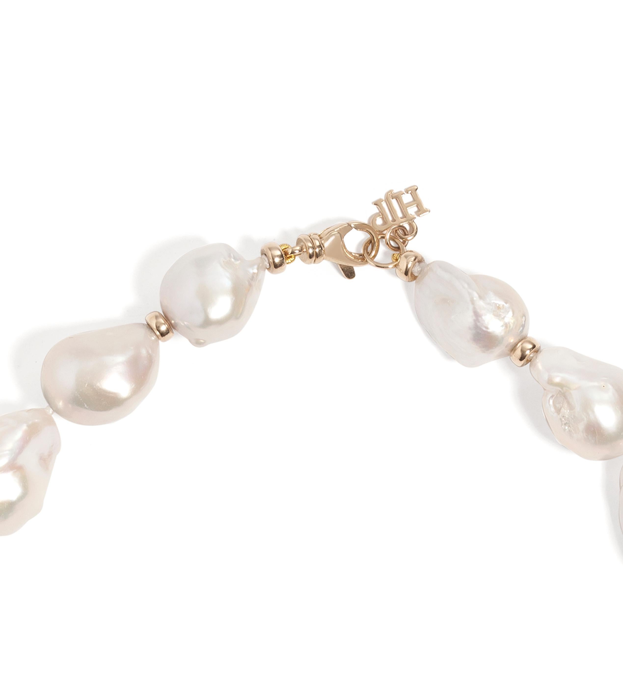 Collier à larges rangs de perles baroques en diamants, sel et poivre de 0,44 carat Neuf - En vente à New York, NY