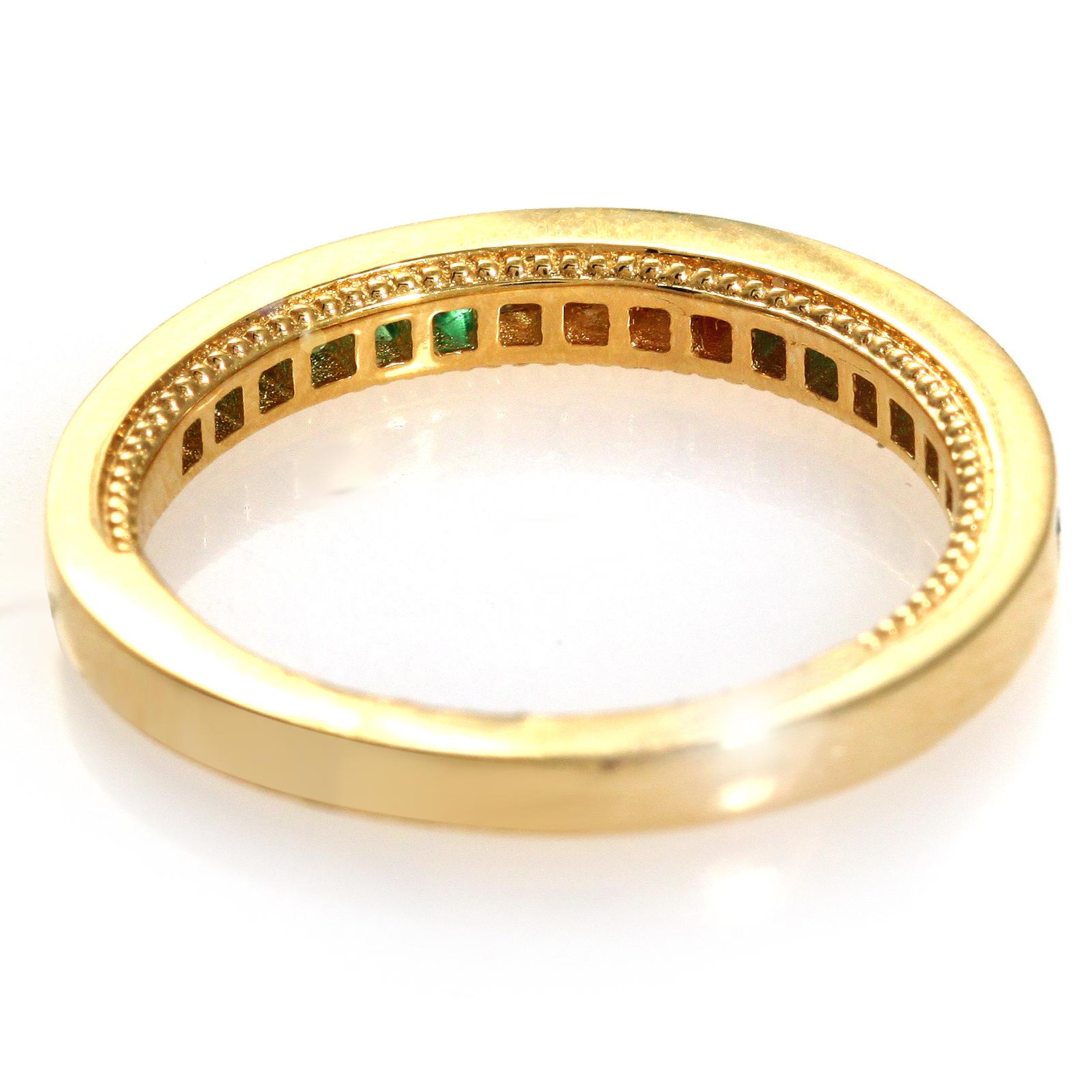 0.44 Carat Colombian Emerald and 0.15 Carat Diamonds in 18 Karat Gold Band Ring In Excellent Condition In Los Angeles, CA