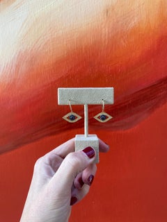 0,44 quilates de diamantes, 0,33 quilates de zafiros azules, 0,12 quilates de diamantes negros Pendiente de mal de ojo