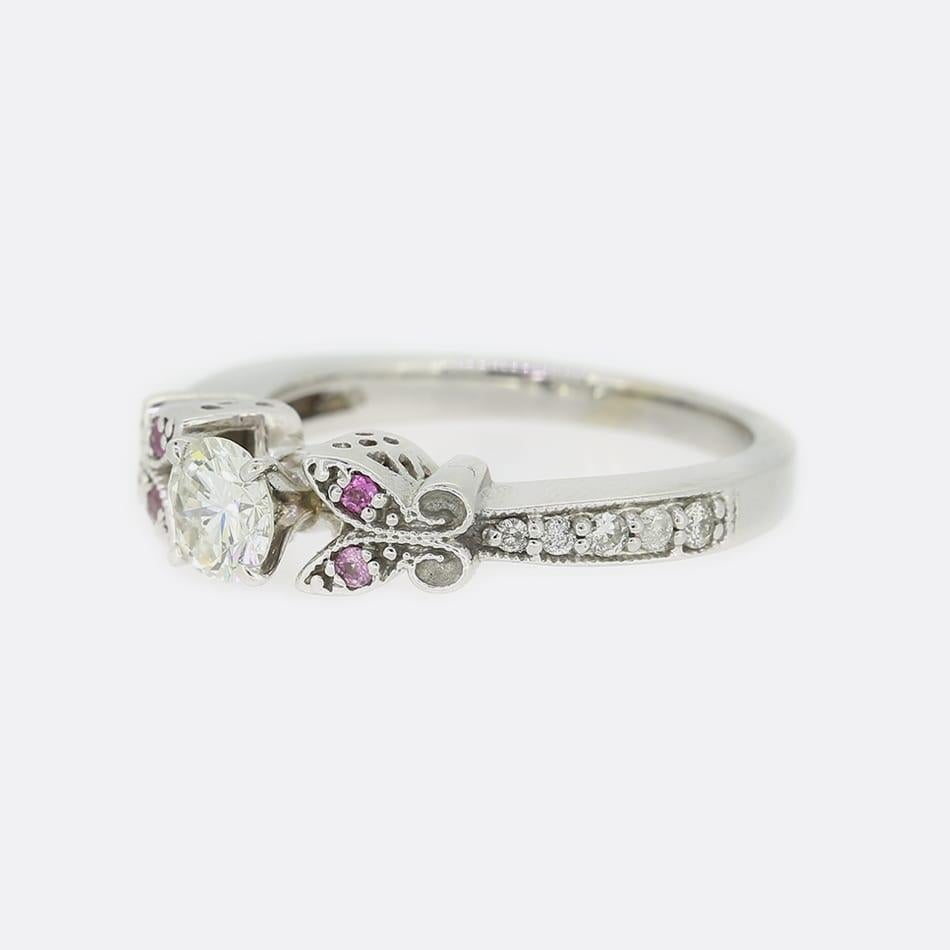 Anello solitario con diamante e zaffiro rosa da 0,45 carati In condizioni buone a London, GB