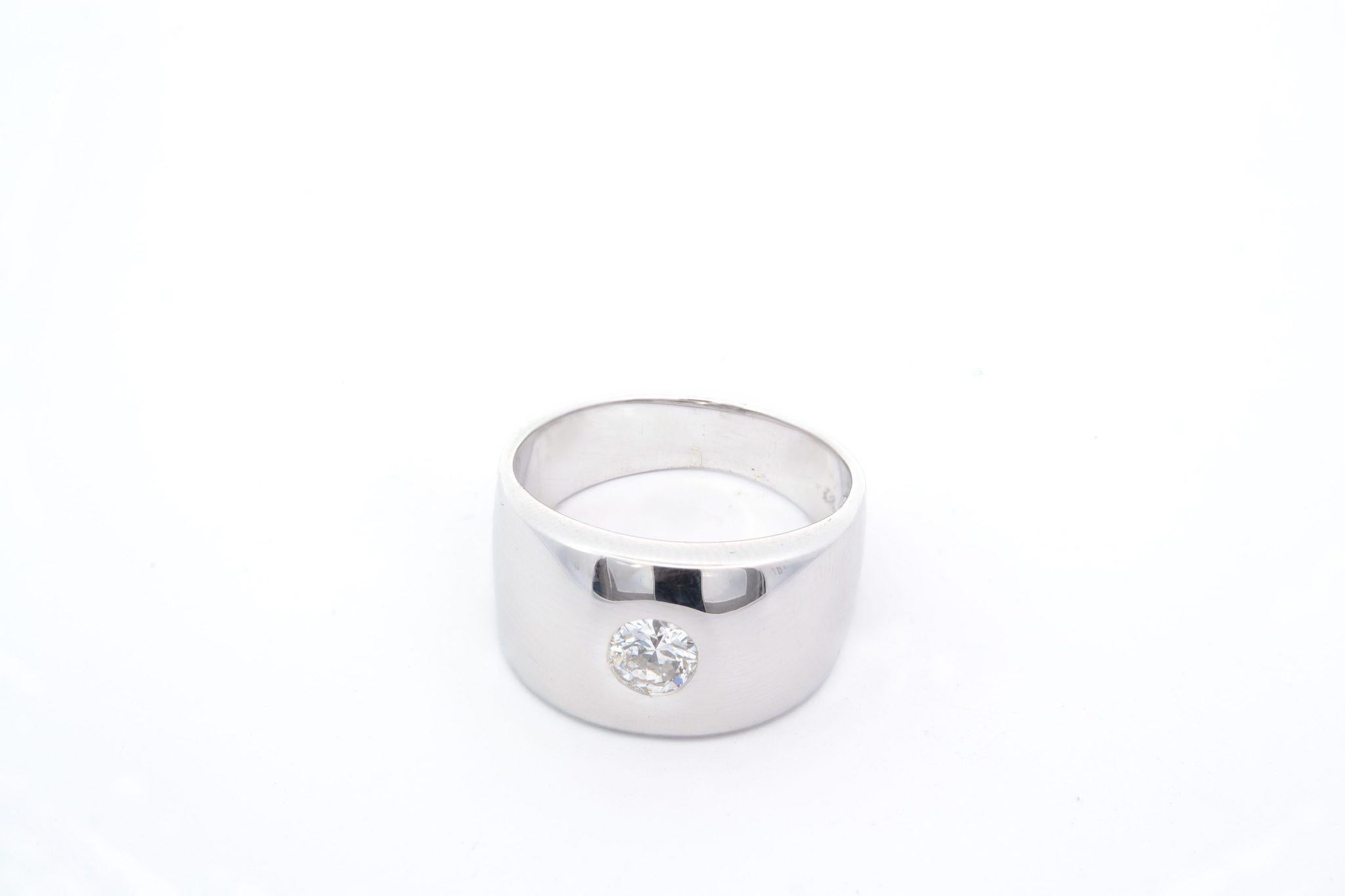 Brilliant Cut 0.45 carat diamond ring in 18k white gold For Sale